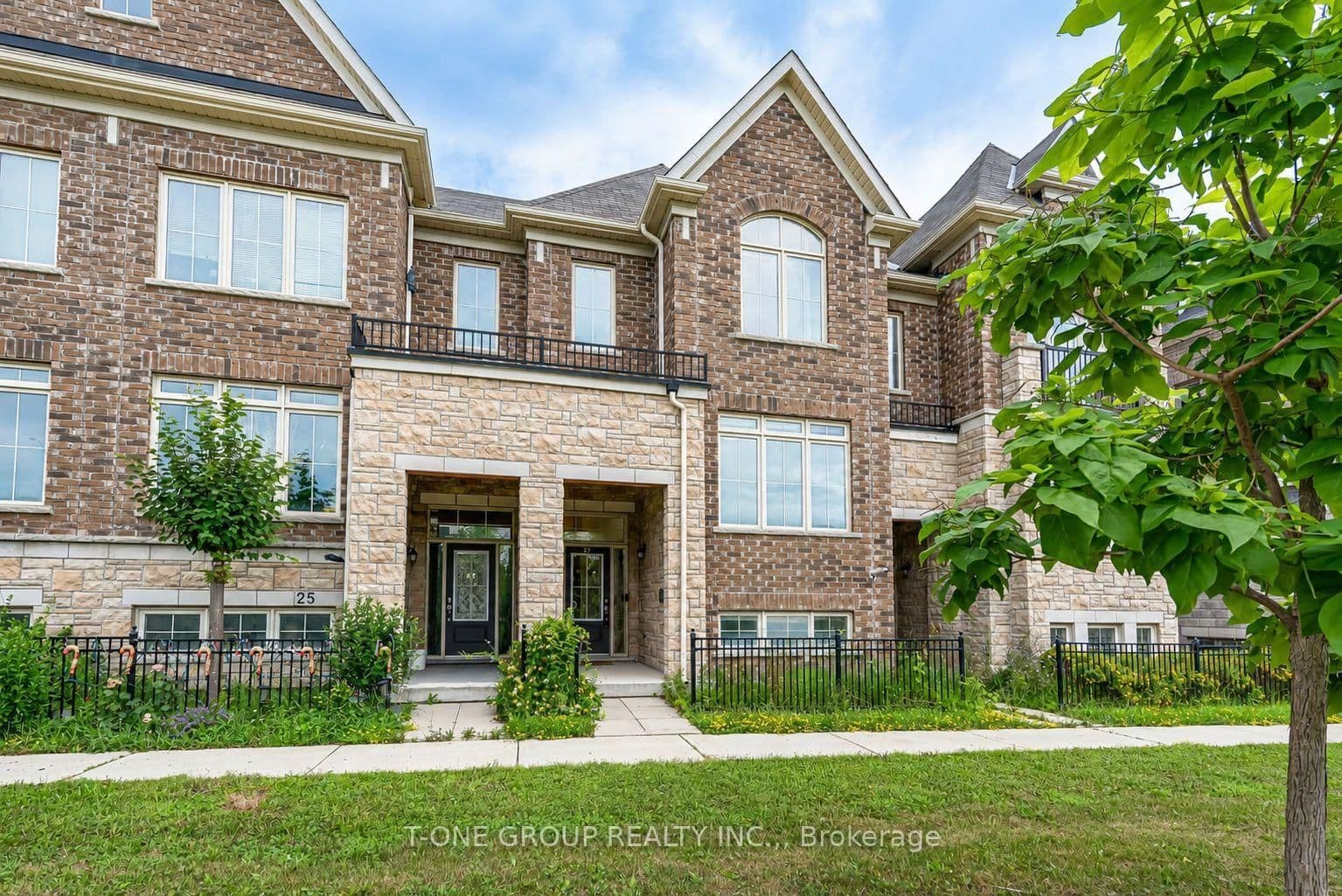 27 Sharbot Lane - Image 2