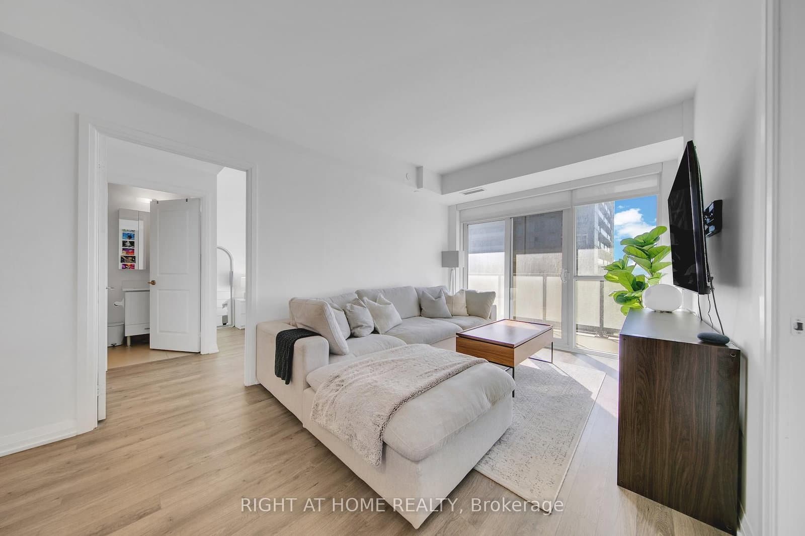 65 Oneida Crescent, Unit 903 - Image 5
