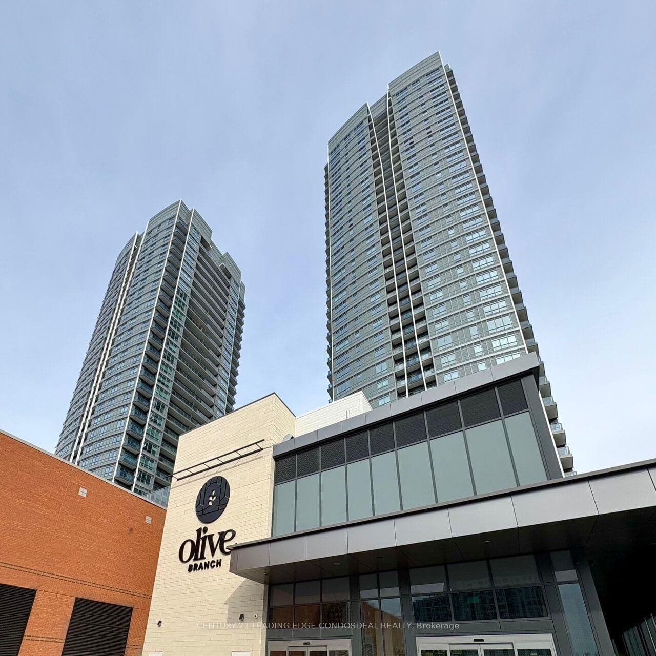 30 Upper Mall Way, Unit 419 - Image 1