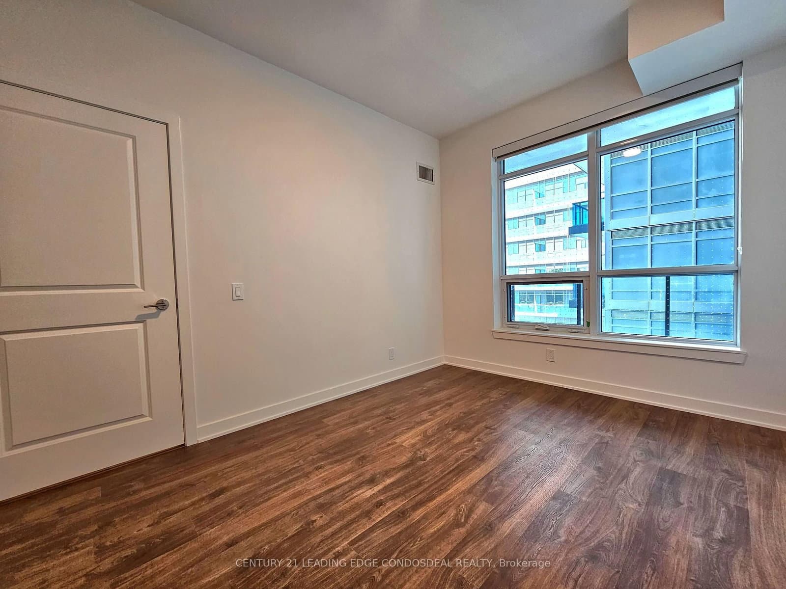 30 Upper Mall Way, Unit 419 - Image 6