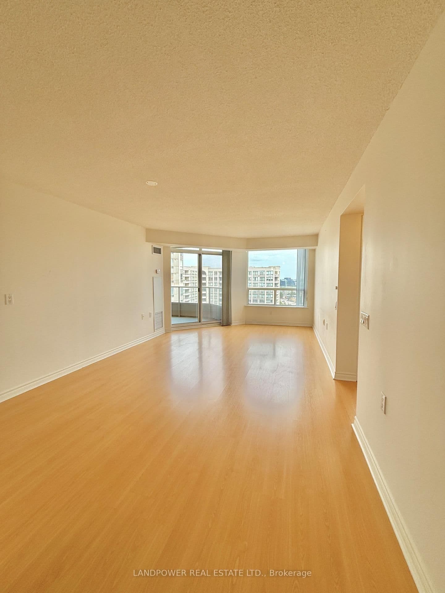 9015 Leslie Street, Unit 1202 - Image 3