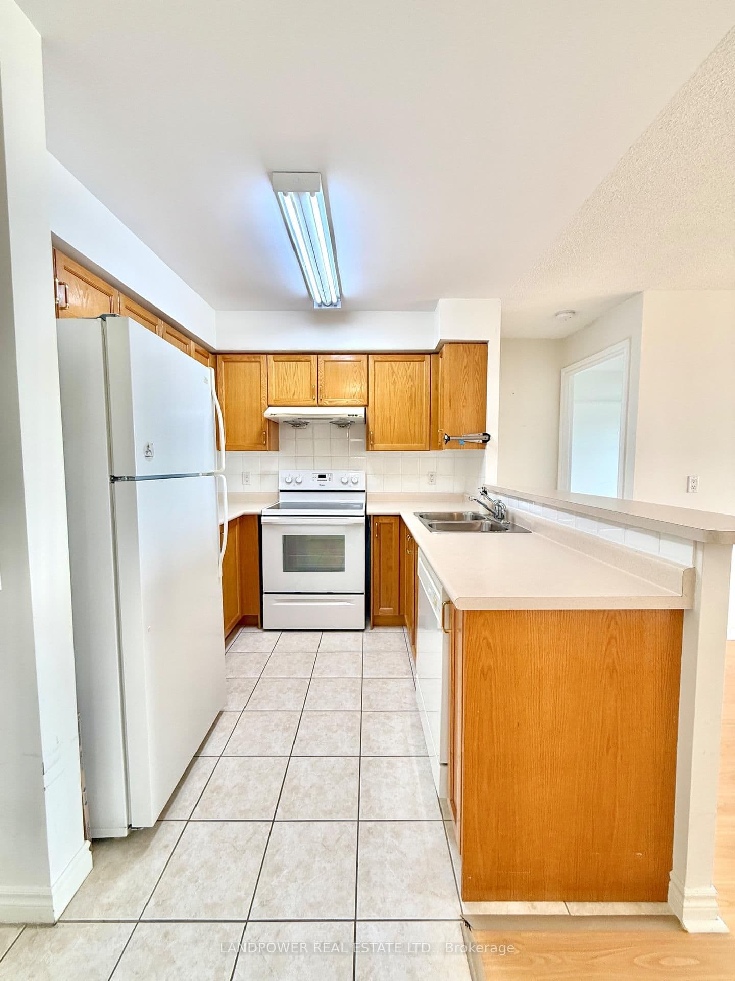 9015 Leslie Street, Unit 1202 - Image 4
