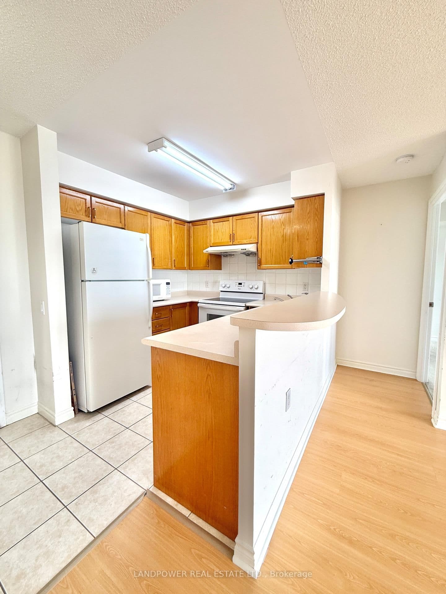 9015 Leslie Street, Unit 1202 - Image 5