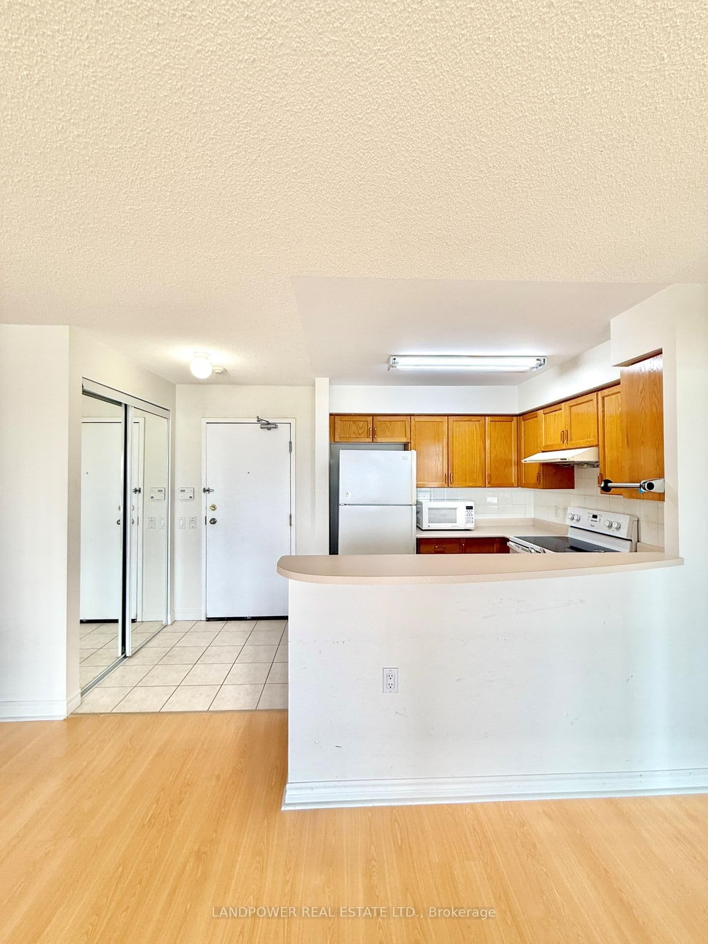 9015 Leslie Street, Unit 1202 - Image 6