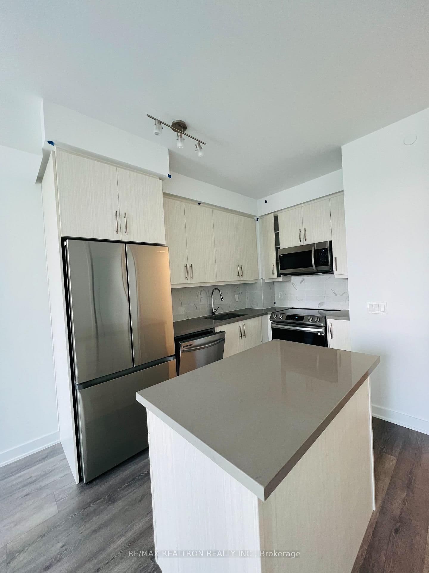 105 Oneida Crescent, Unit 904 - Image 4