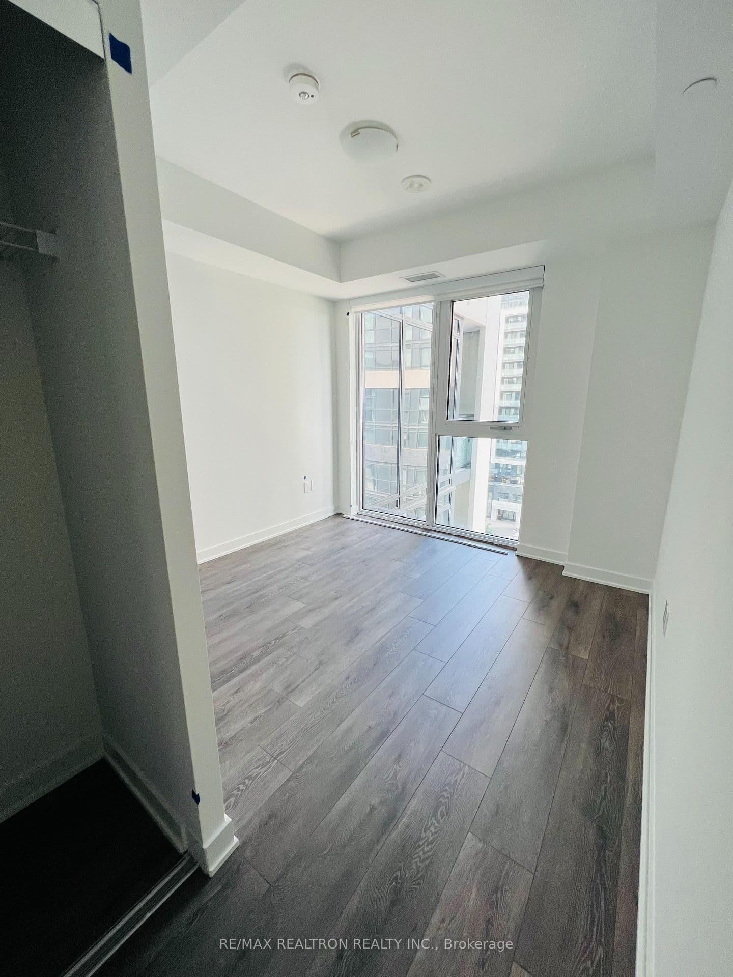 105 Oneida Crescent, Unit 904 - Image 5
