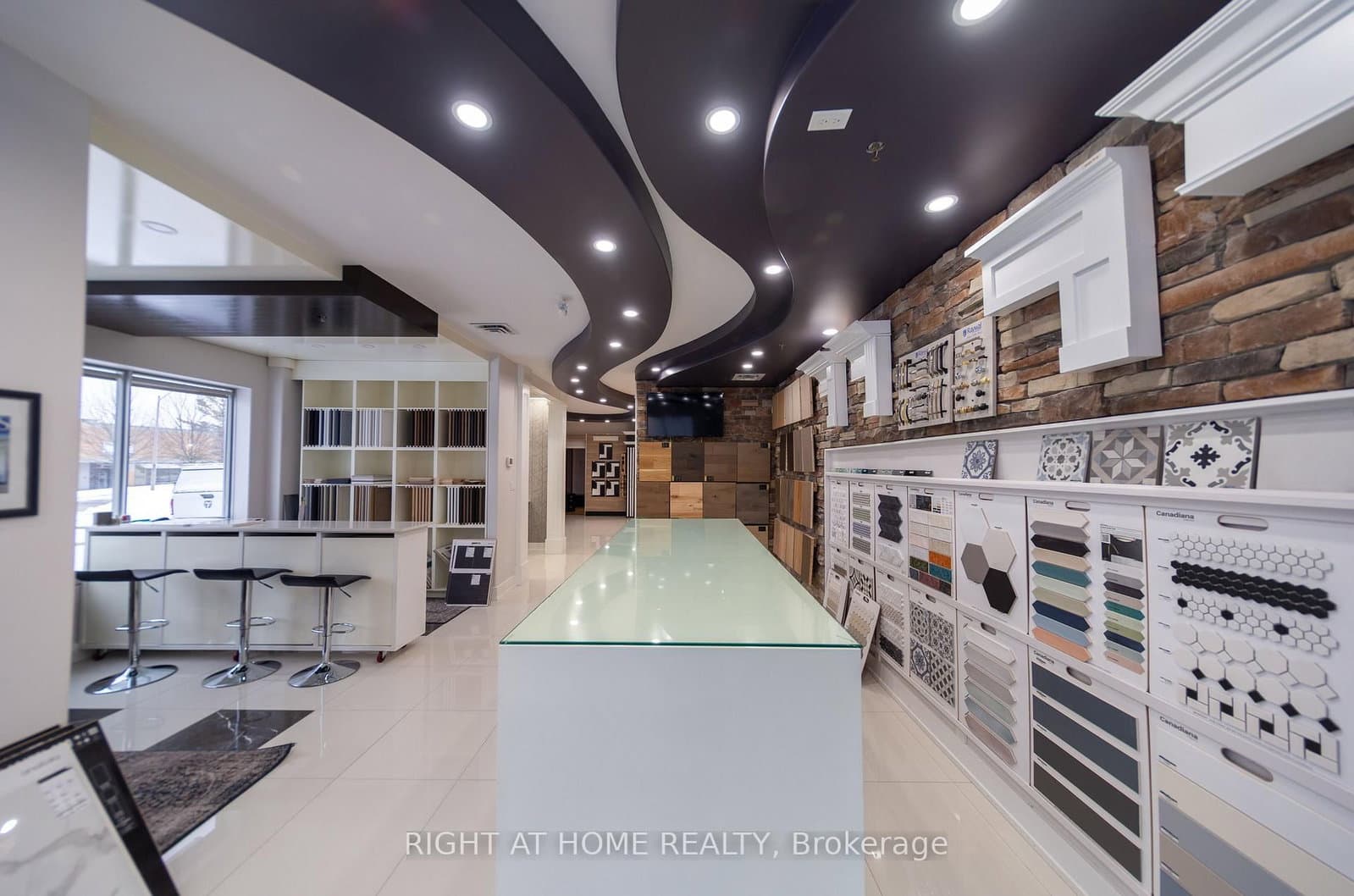 636 Edward Avenue, Unit 14 - Image 6