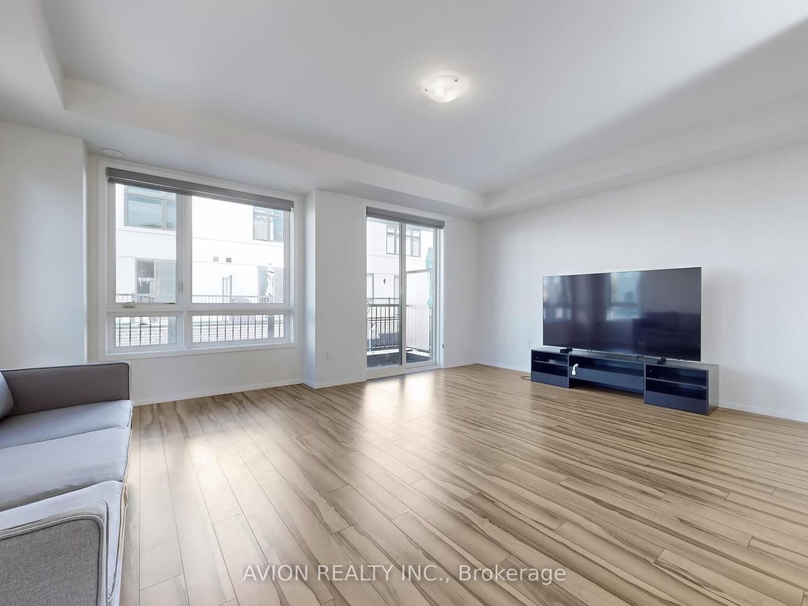 35 Thomas Armstrong Lane - Image 4