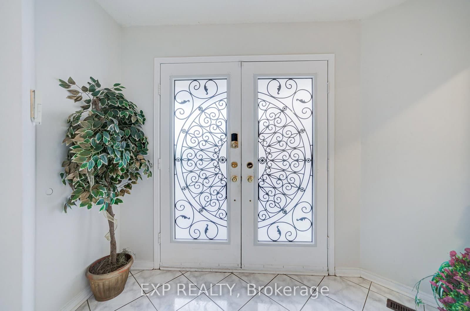 211 Sophia Road - Image 2