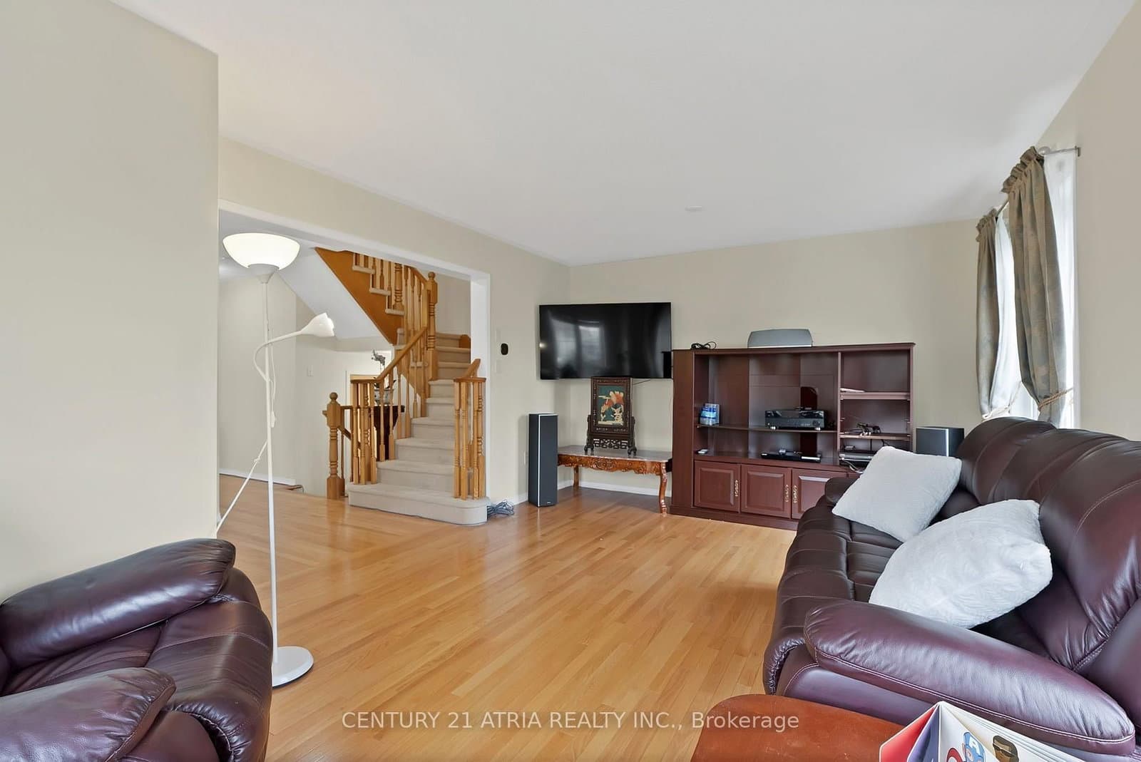 100 Gas Lamp Lane - Image 5