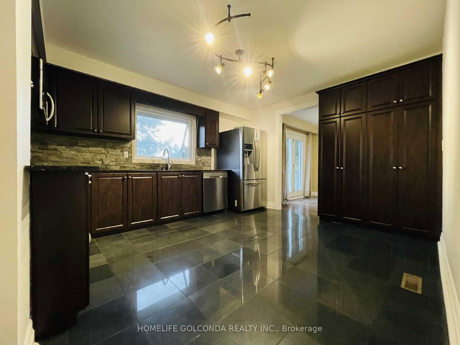 909 Ferndale Crescent, Unit Upper level - Image 6