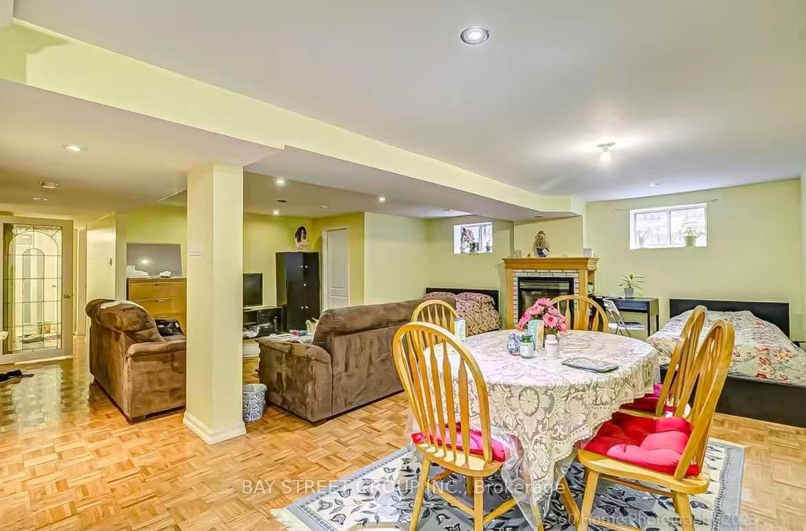 497 Lynett Crescent, Unit Lower - Image 2