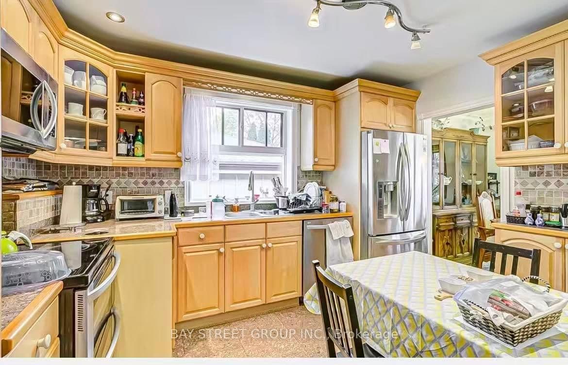 497 Lynett Crescent, Unit Main - Image 3