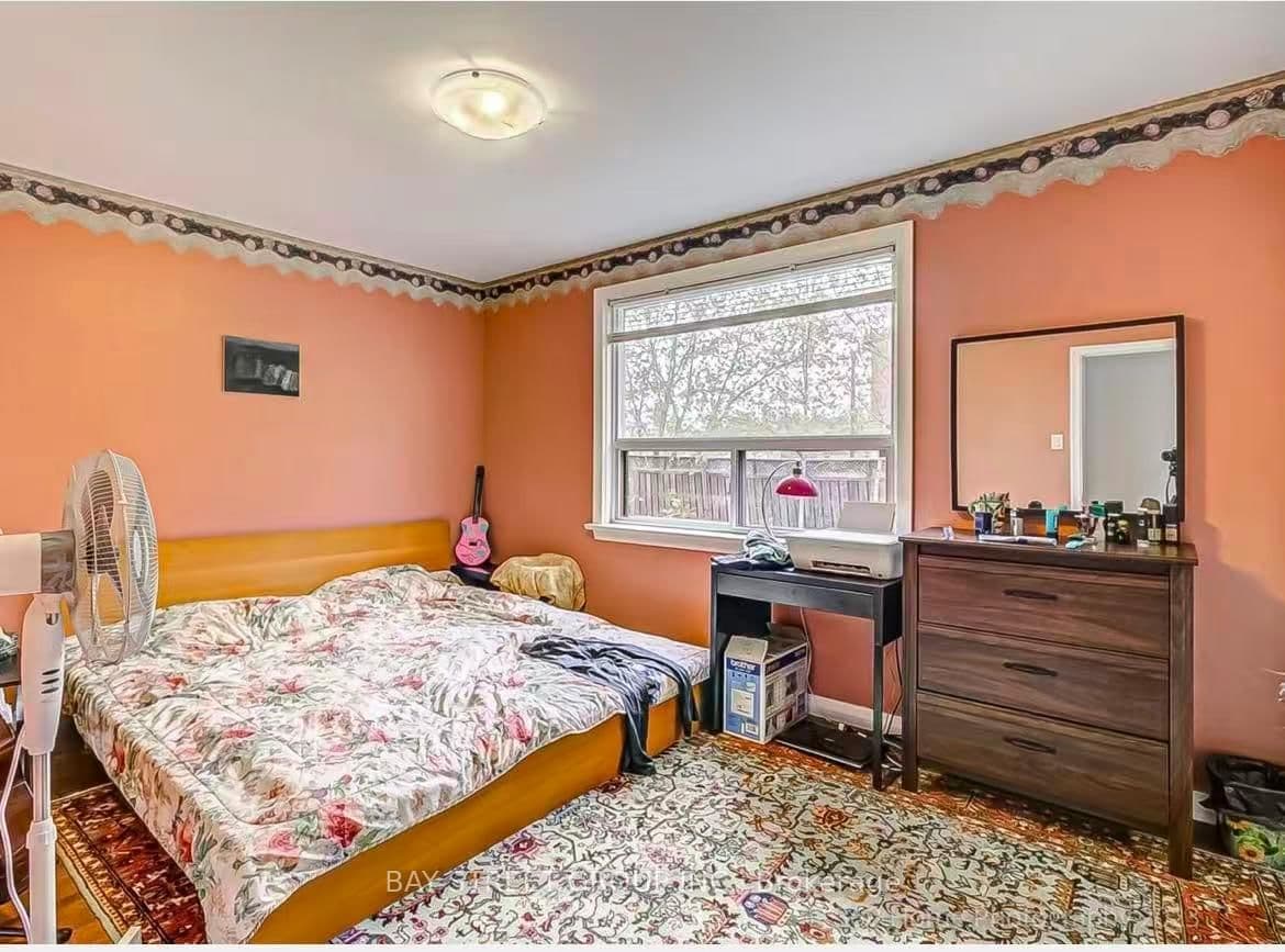 497 Lynett Crescent, Unit Main - Image 4
