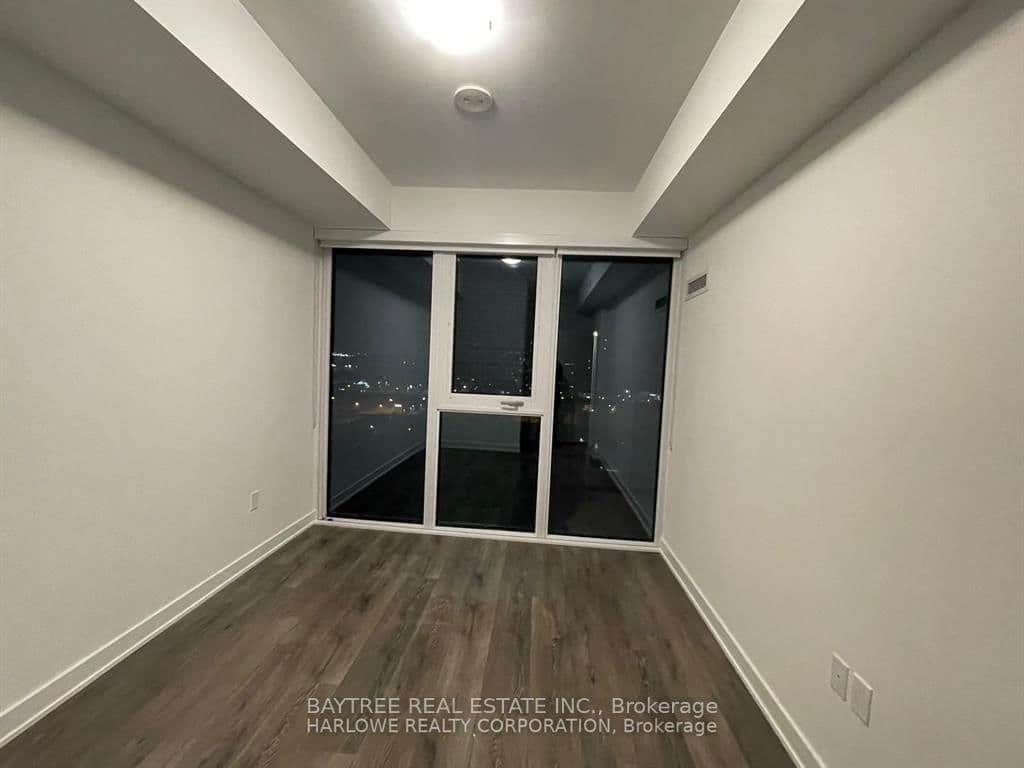 105 Oneida Crescent, Unit 911 - Image 4