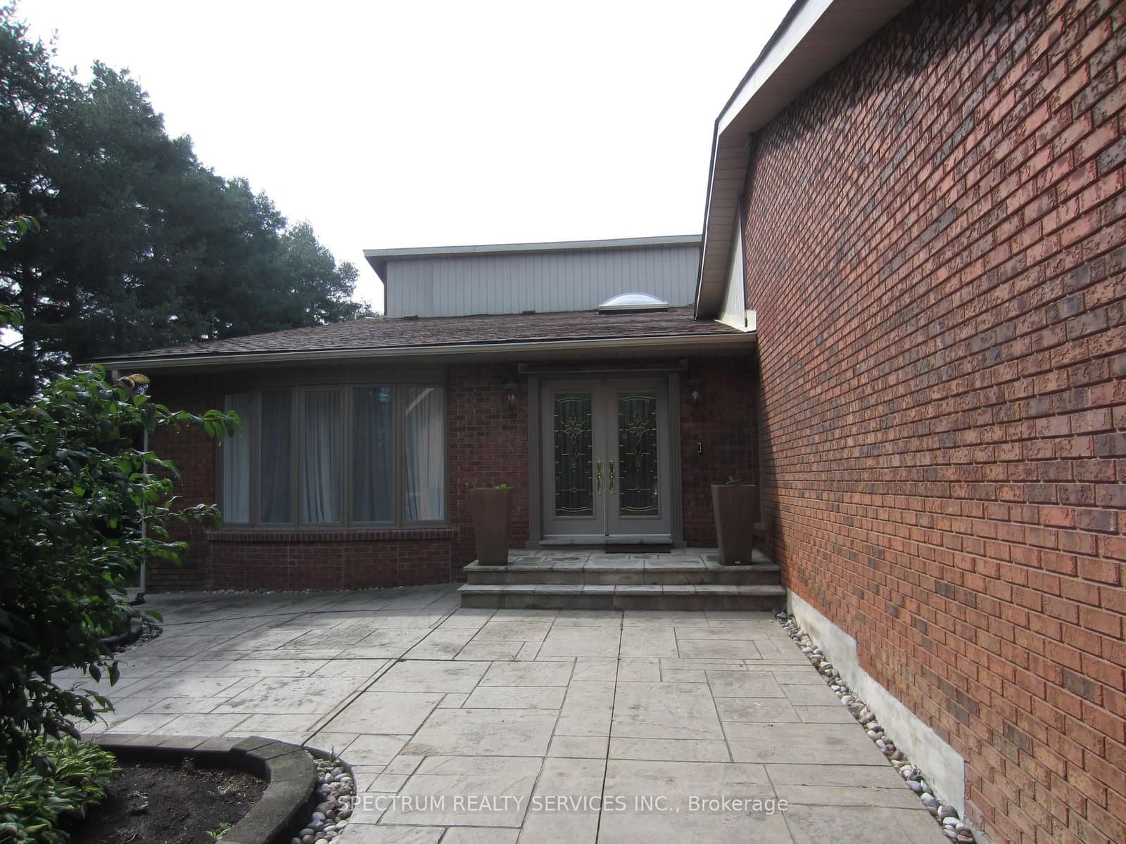135 Hayhoe Avenue - Image 3