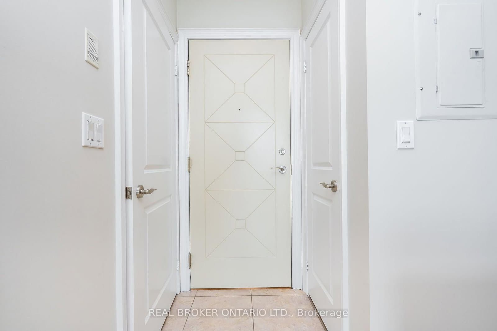 18 Harding Boulevard, Unit PH208 - Image 2