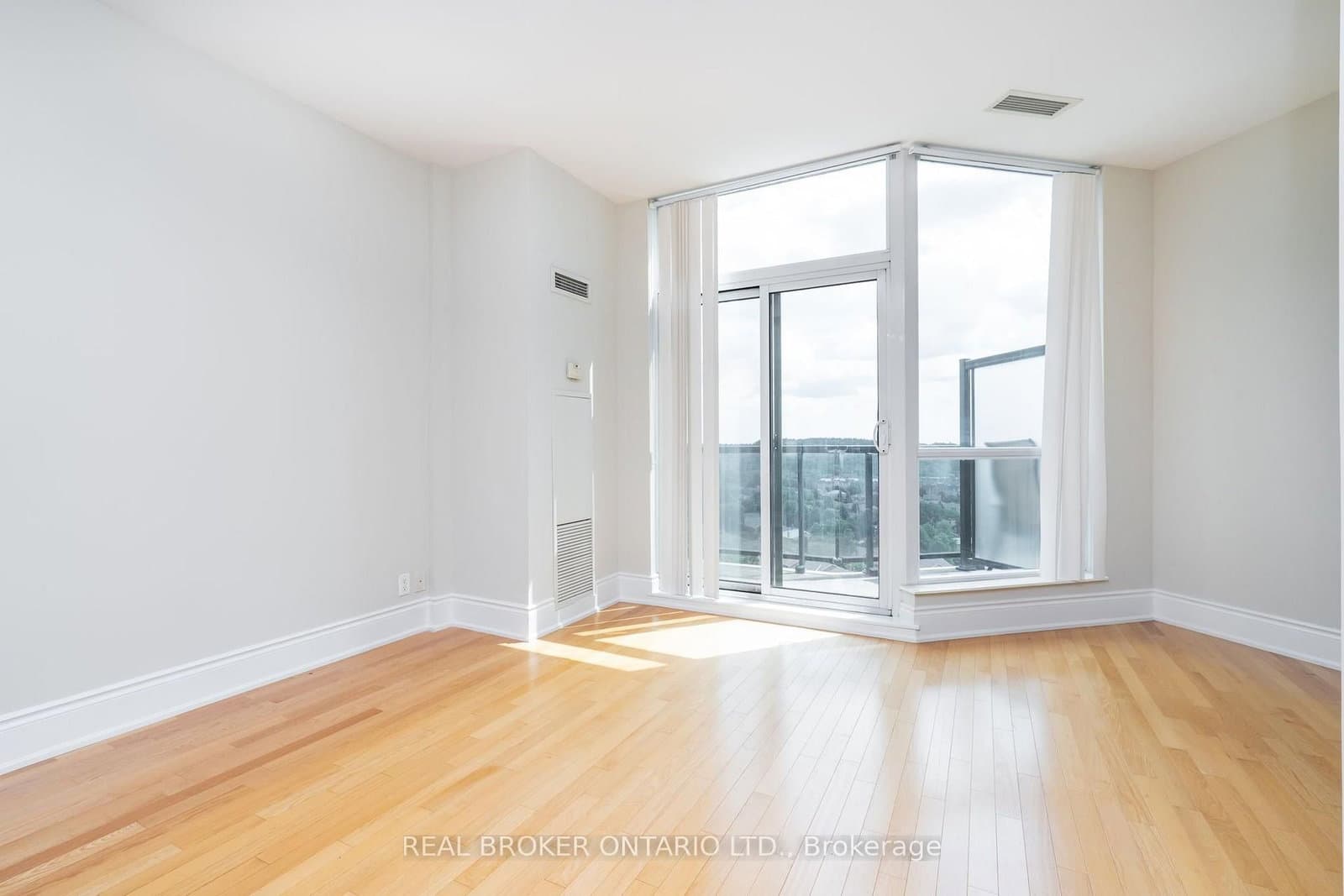 18 Harding Boulevard, Unit PH208 - Image 5