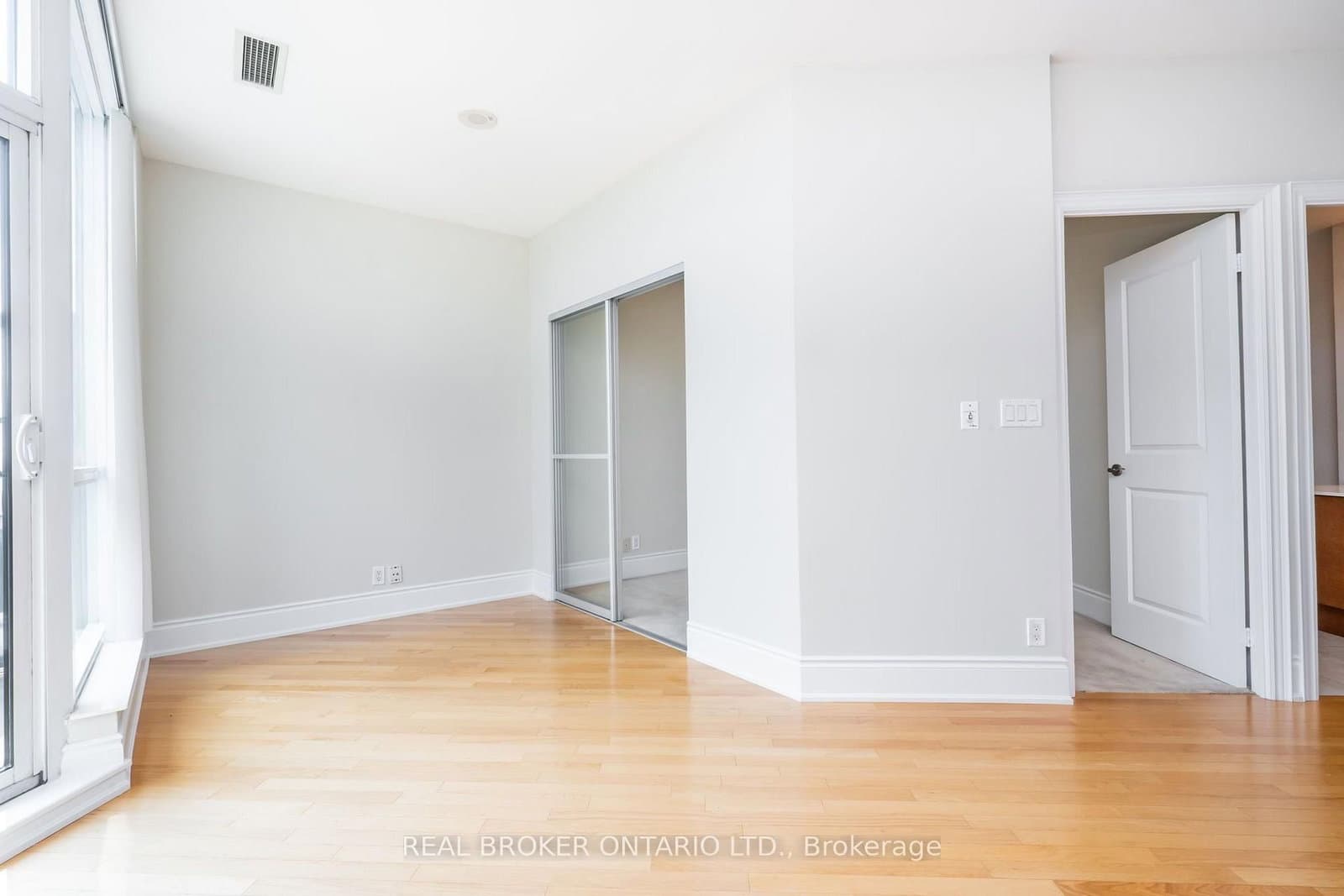 18 Harding Boulevard, Unit PH208 - Image 6