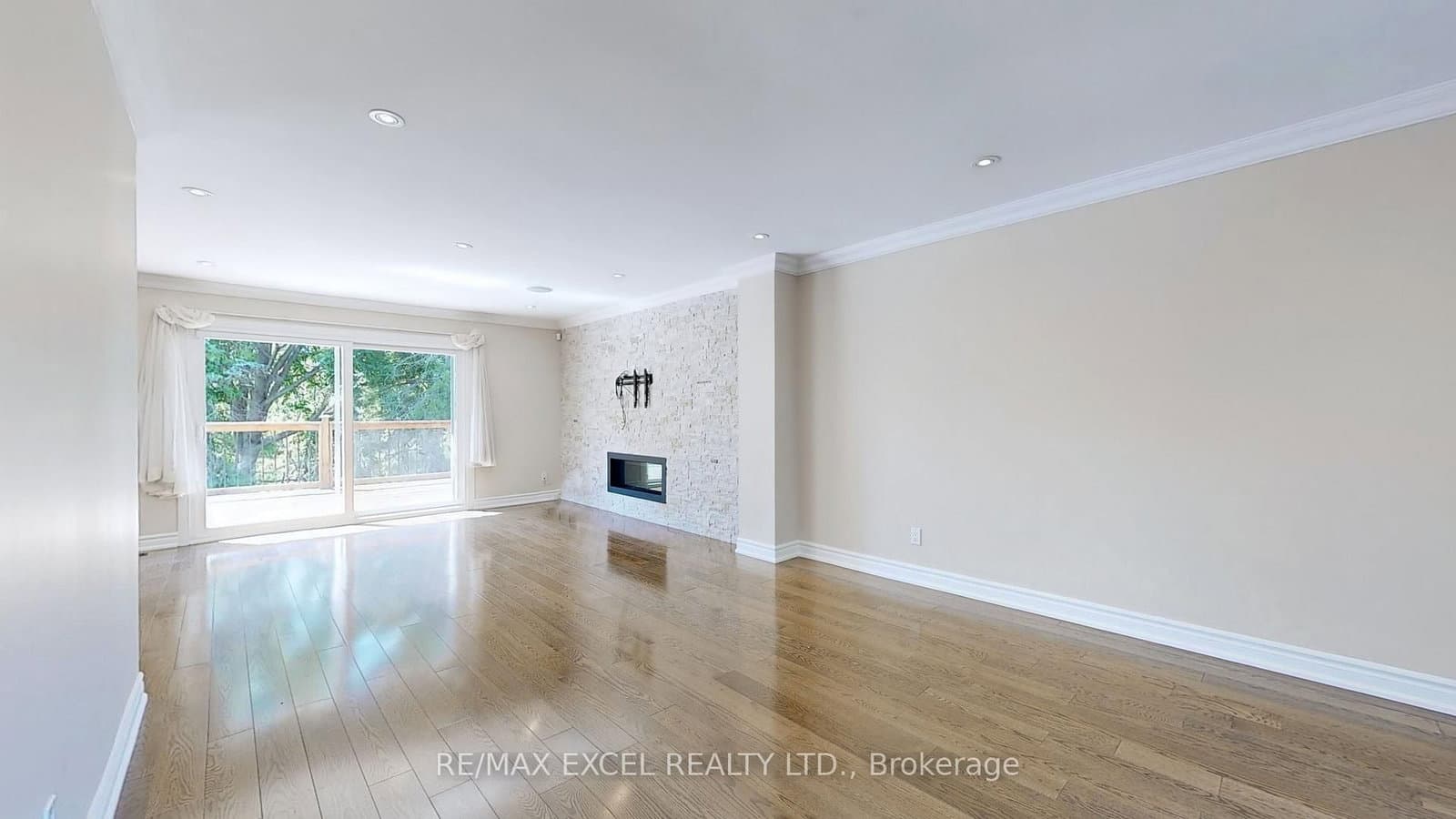 10 Alexis Road - Image 2