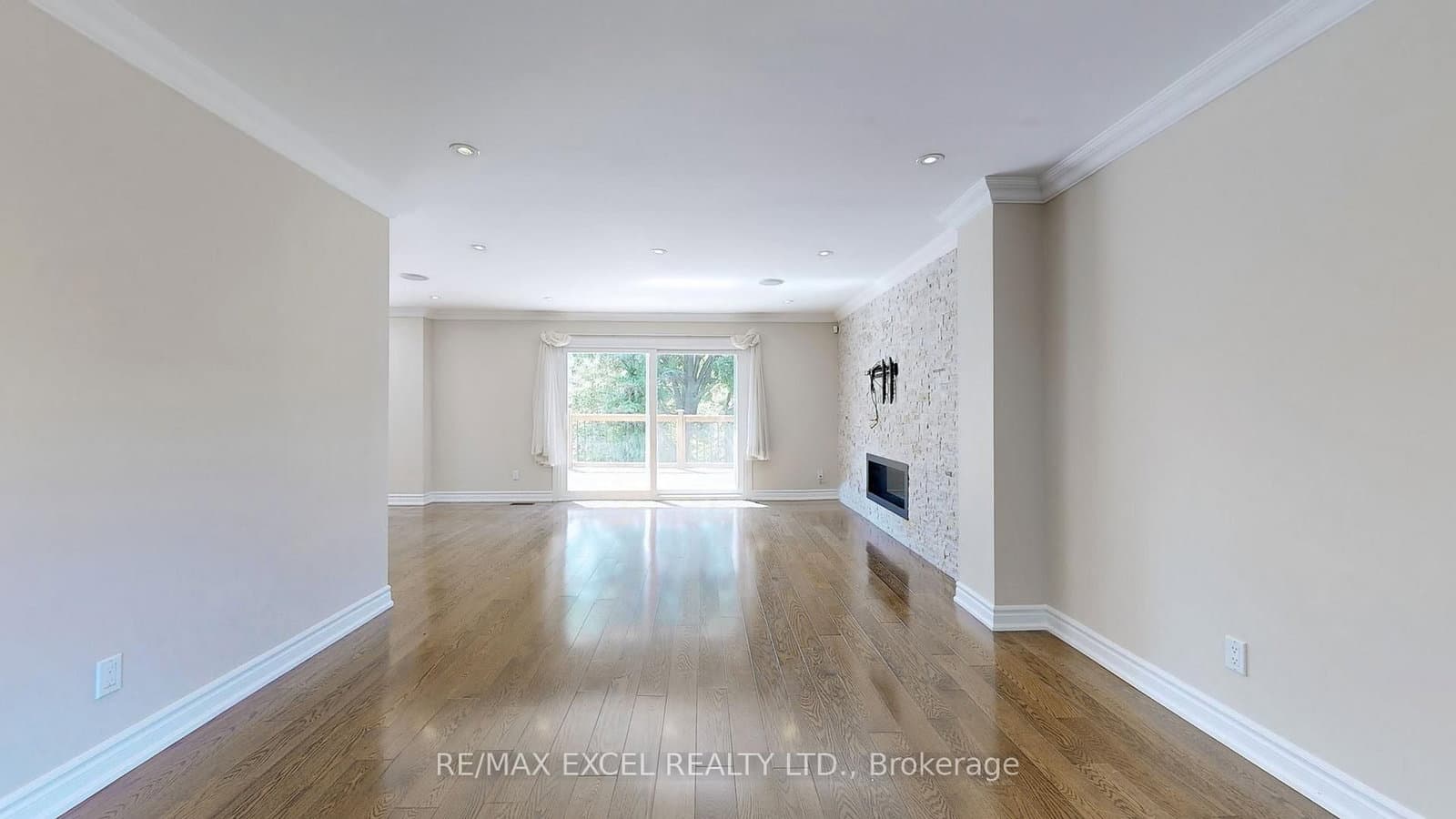10 Alexis Road - Image 3