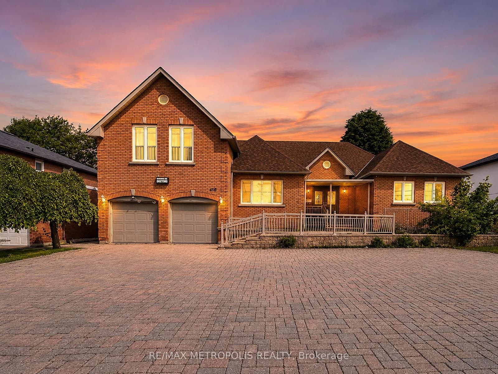 416 Elgin Mills Road W - Image 1