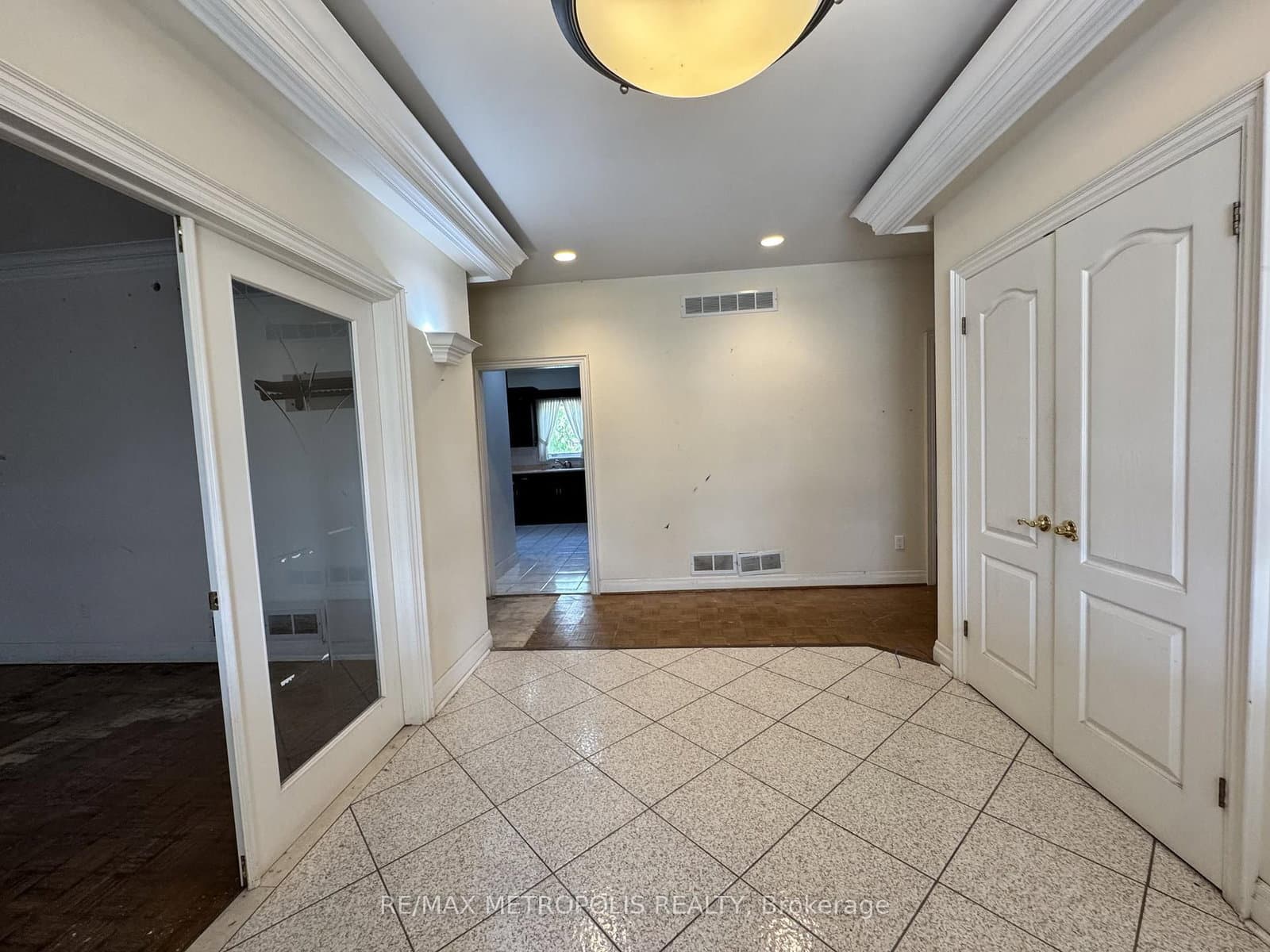 416 Elgin Mills Road W - Image 2