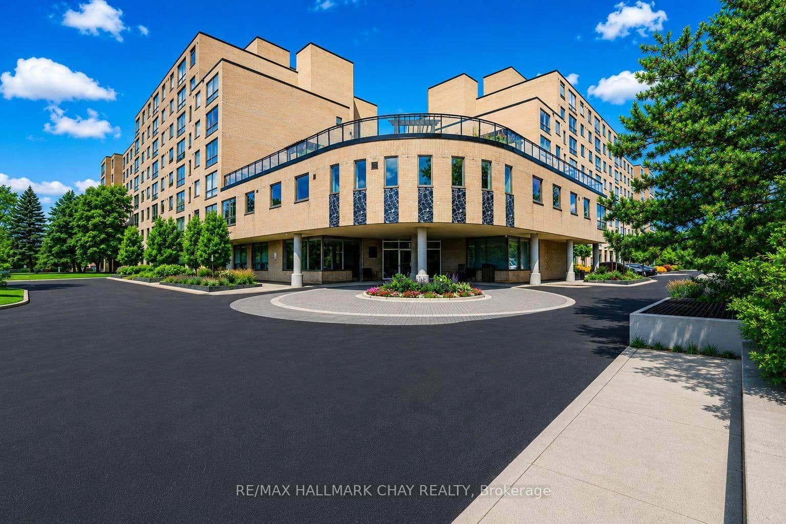 326 Major Mackenzie Drive E, Unit 705 - Image 1