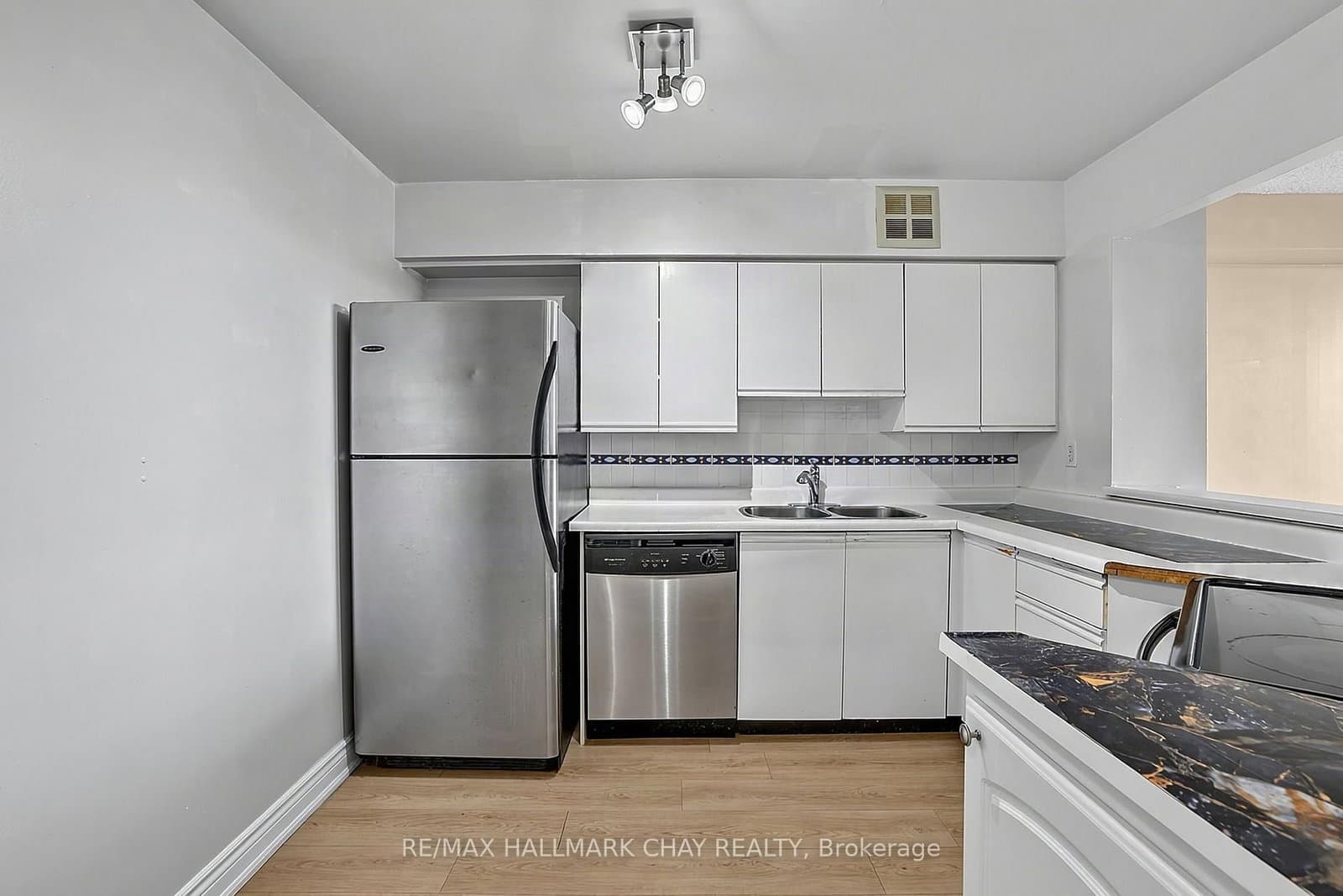 326 Major Mackenzie Drive E, Unit 705 - Image 3