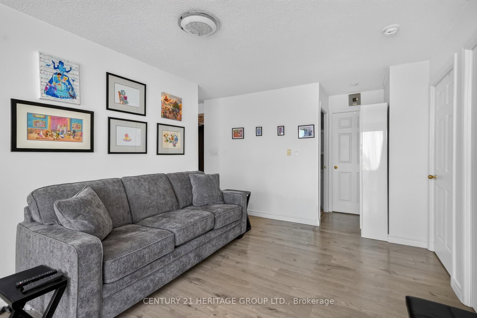 39 Oneida Crescent, Unit 1017 - Image 4