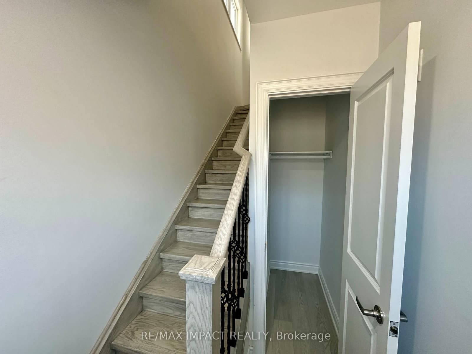 32 Toulouse Court, Unit Coach - Image 4