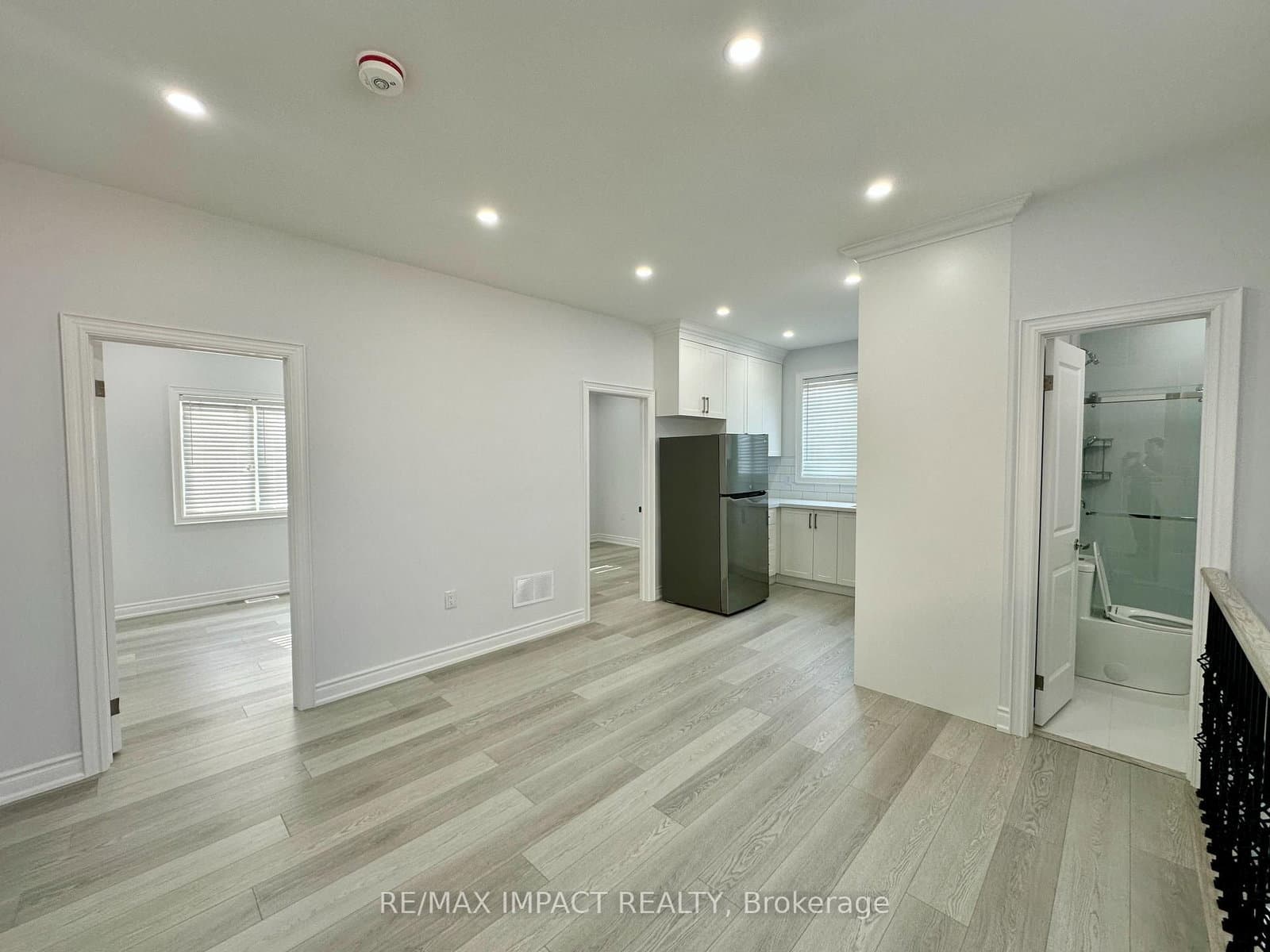 32 Toulouse Court, Unit Coach - Image 6