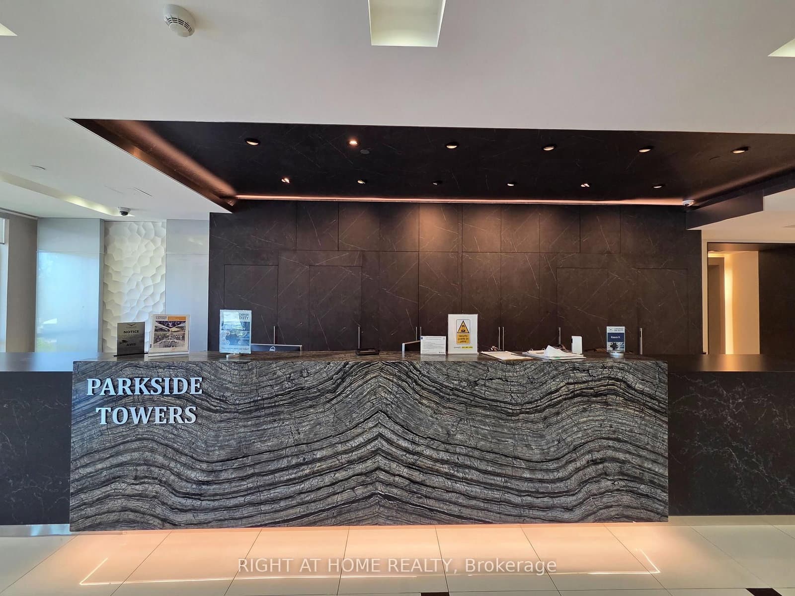 7165 Yonge Street, Unit 1406 - Image 5