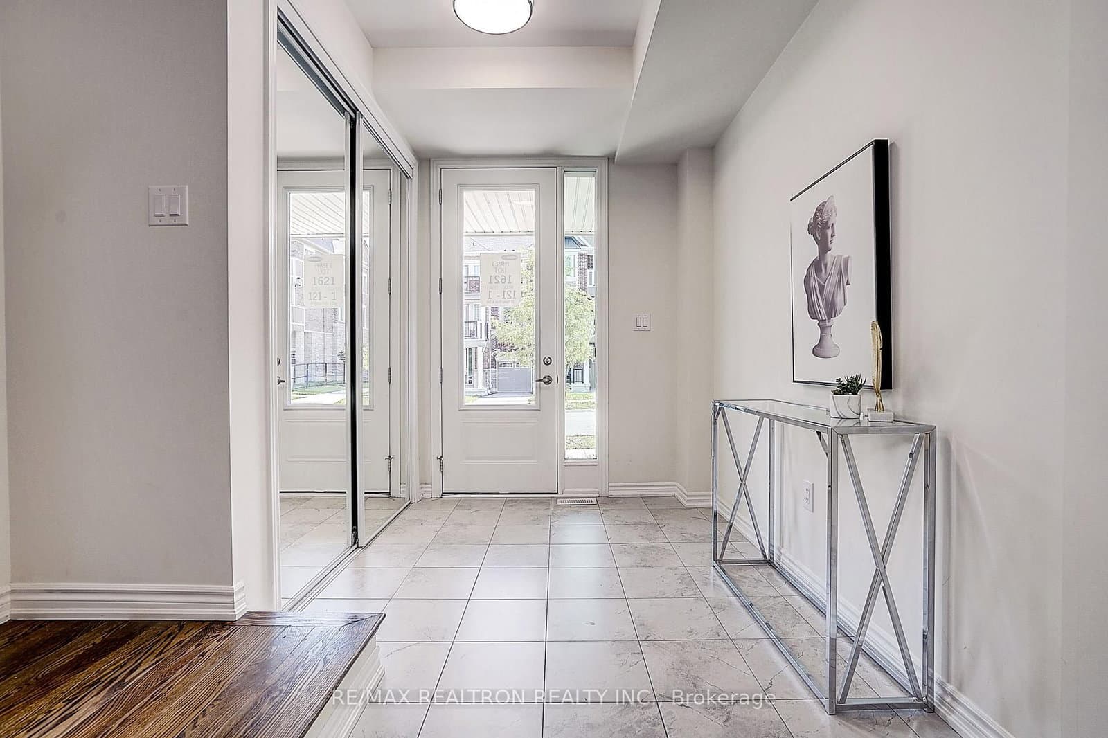 24 Thomas Frisby Jr Crescent - Image 4