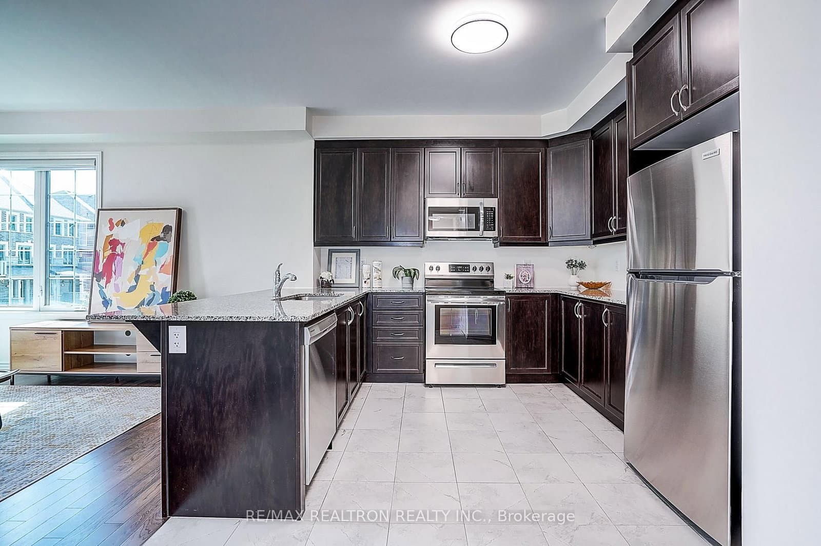 24 Thomas Frisby Jr Crescent - Image 6