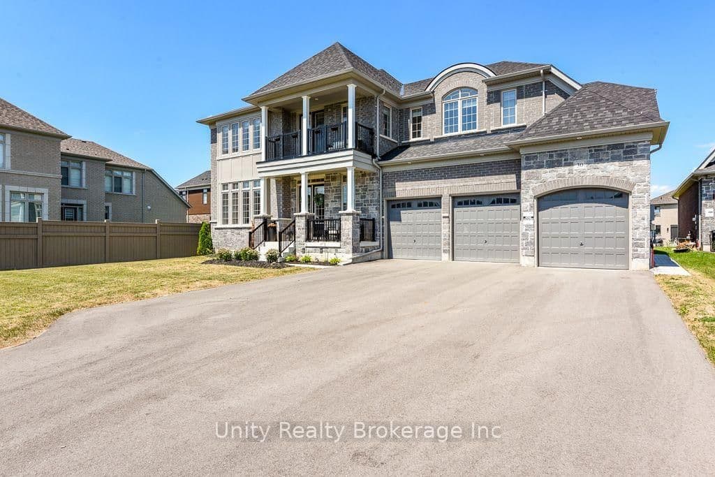 30 Magnolia Avenue N - Image 2