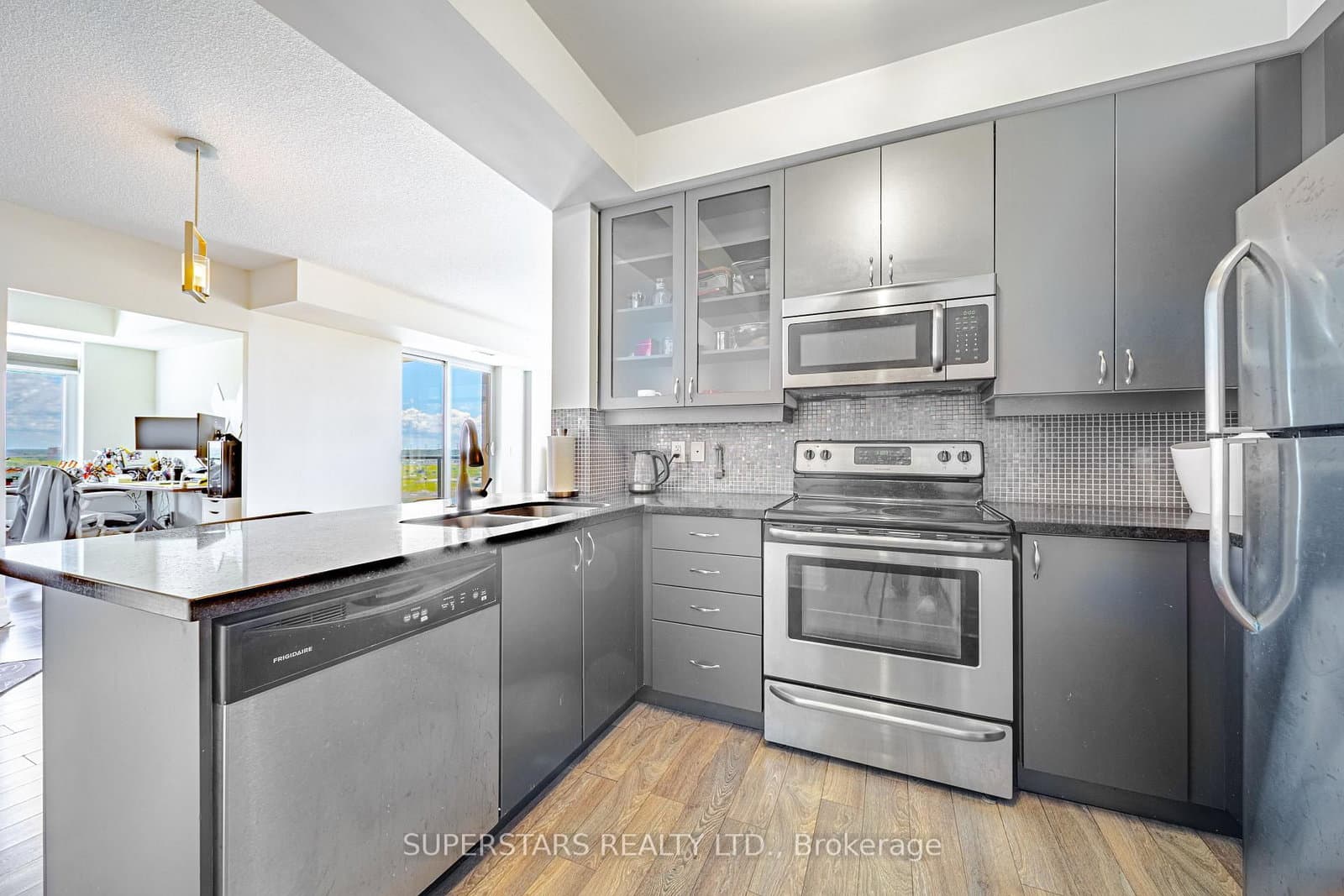 151 Upper Duke Crescent, Unit 809 - Image 5