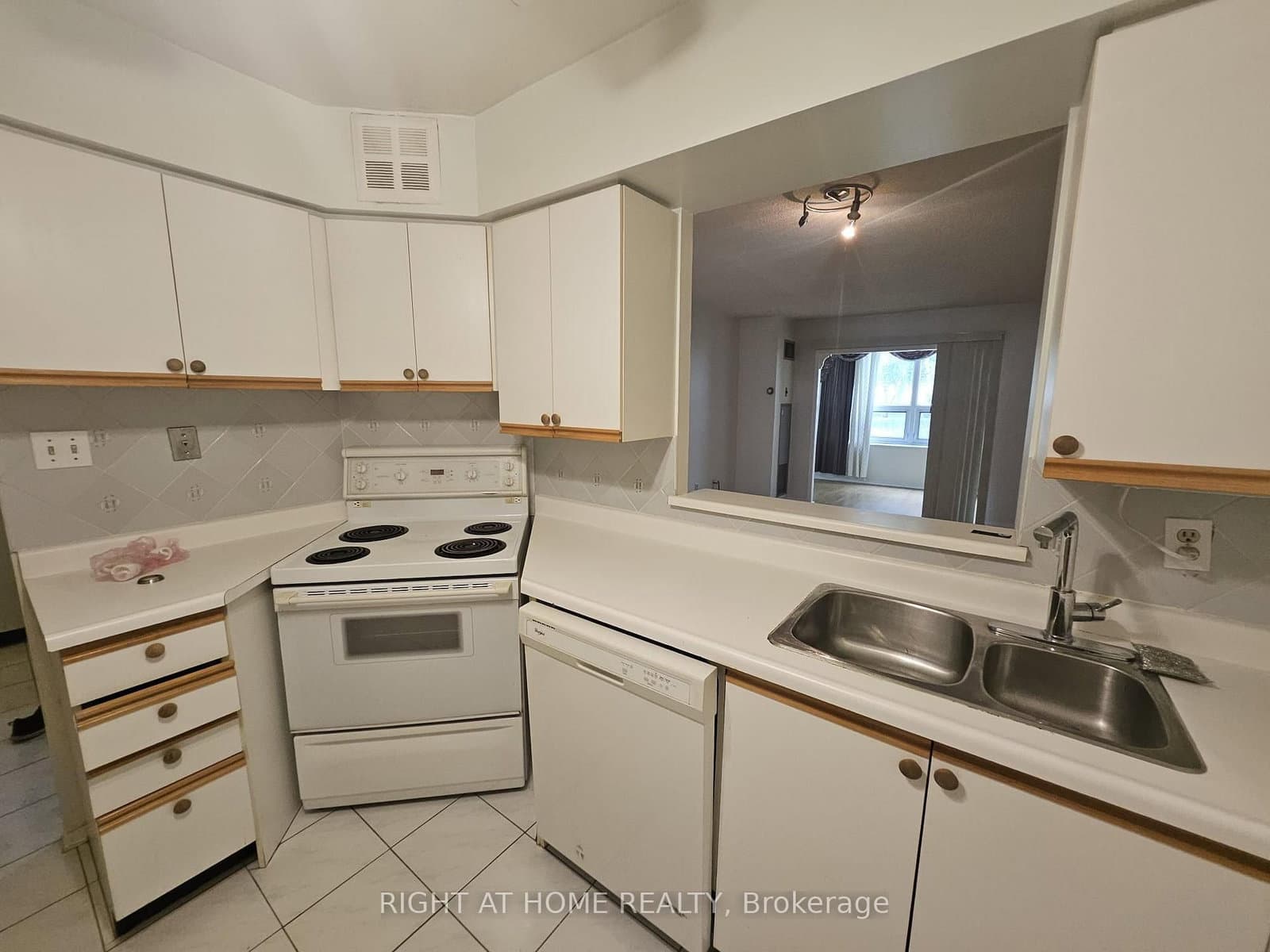 326 Major Mackenzie Drive E, Unit 111 - Image 6