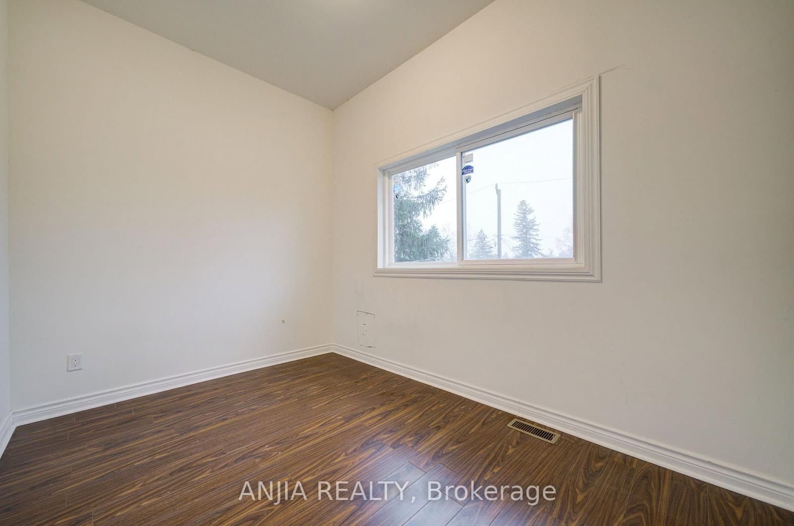 27 Jonquil Crescent - Image 6