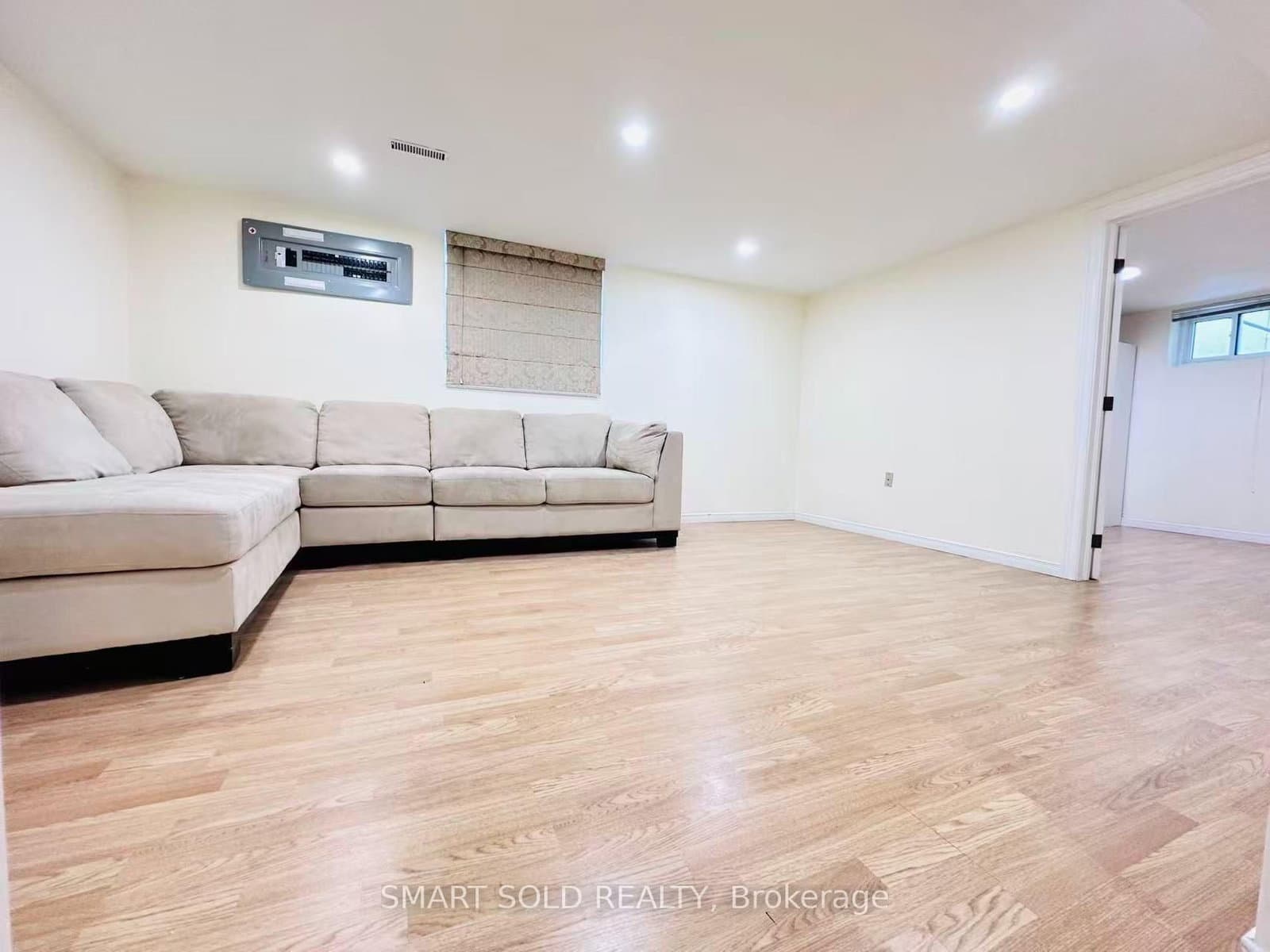 22 Hemingway Crescent, Unit Basement - Image 4
