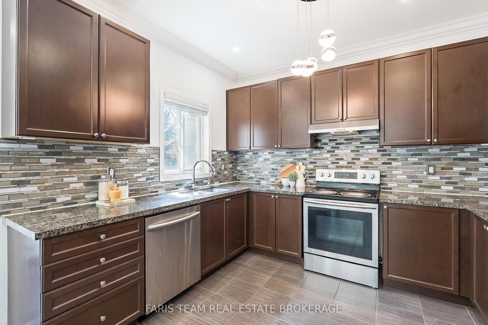 787 Freemont Court - Image 6