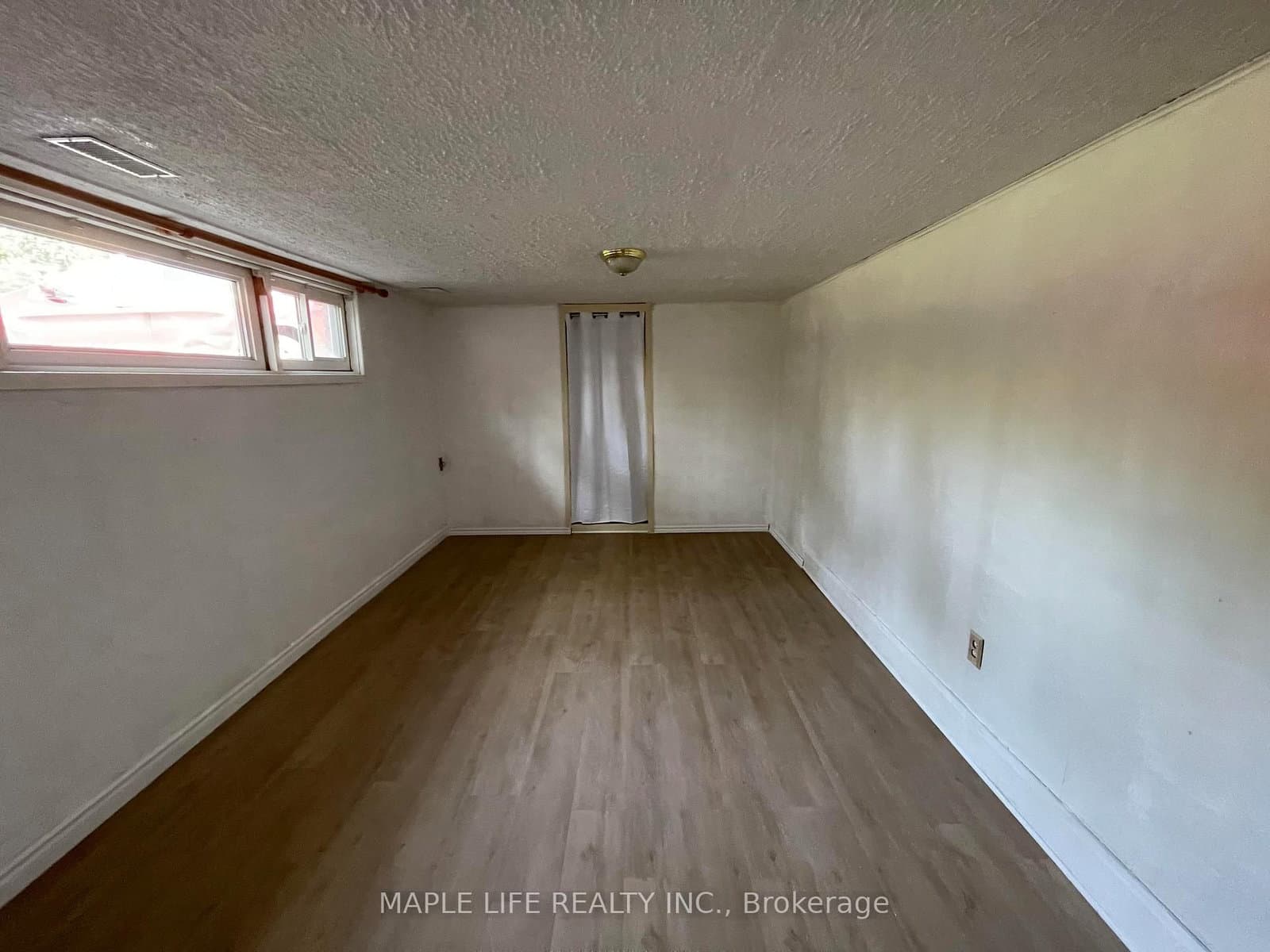 886bsmt Srigley Street - Image 5