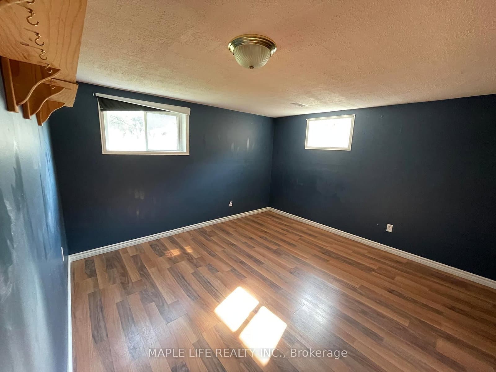 886bsmt Srigley Street - Image 6