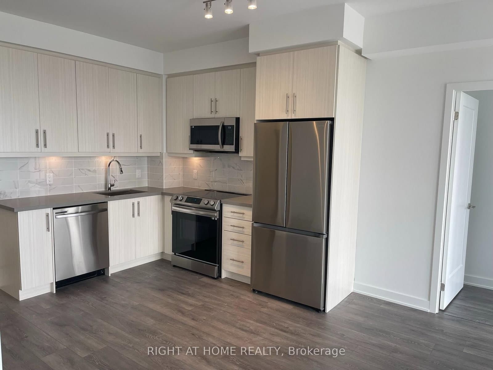 105 Oneida Crescent, Unit 1706 - Image 2