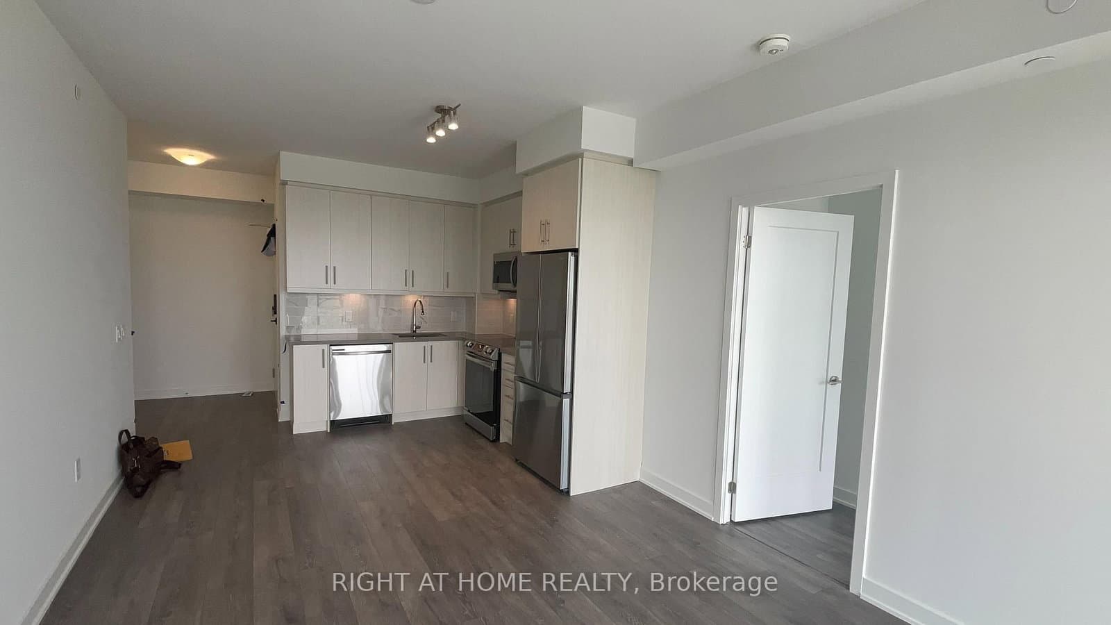 105 Oneida Crescent, Unit 1706 - Image 4
