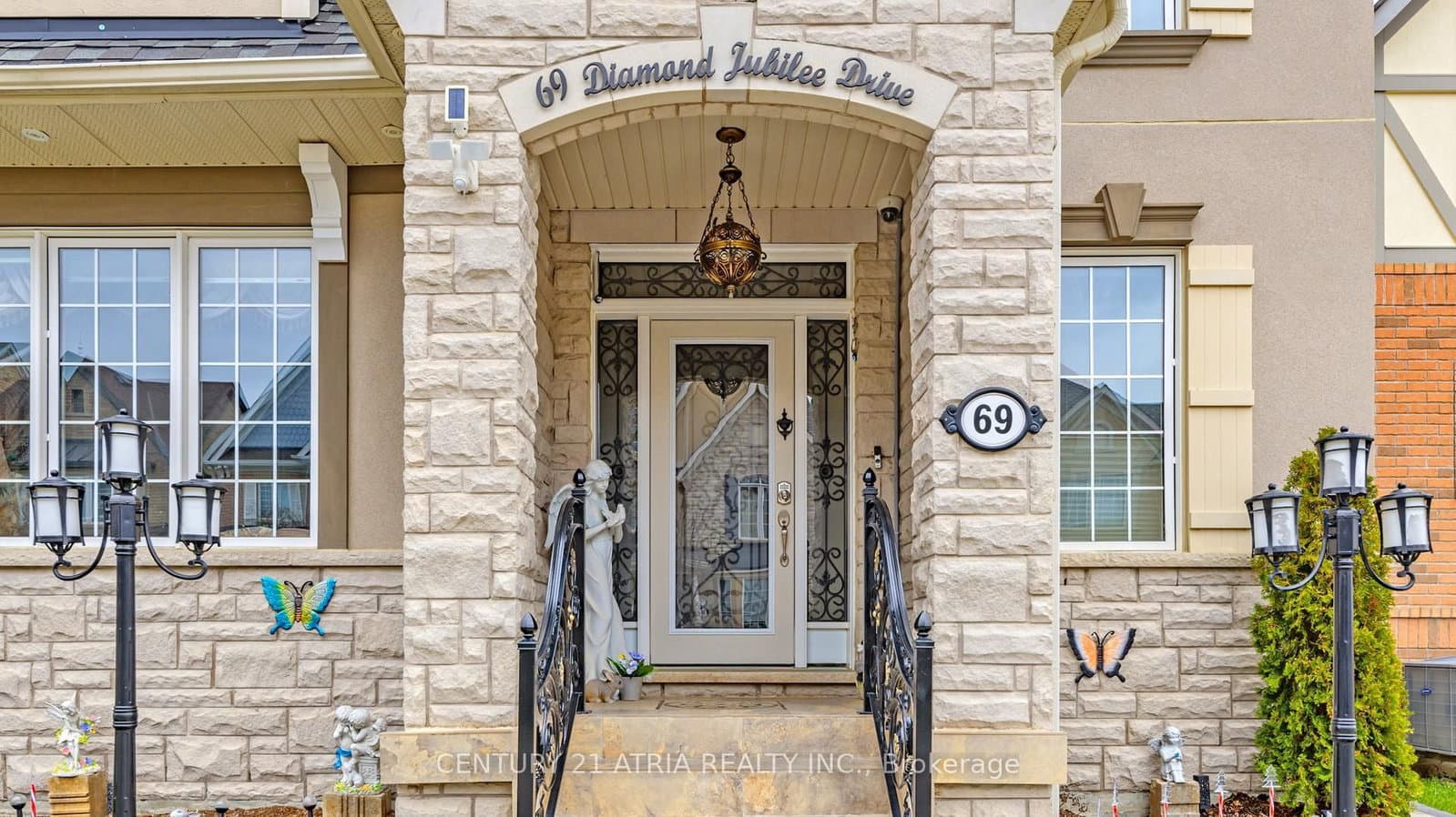 69 Diamond Jubilee Drive - Image 2