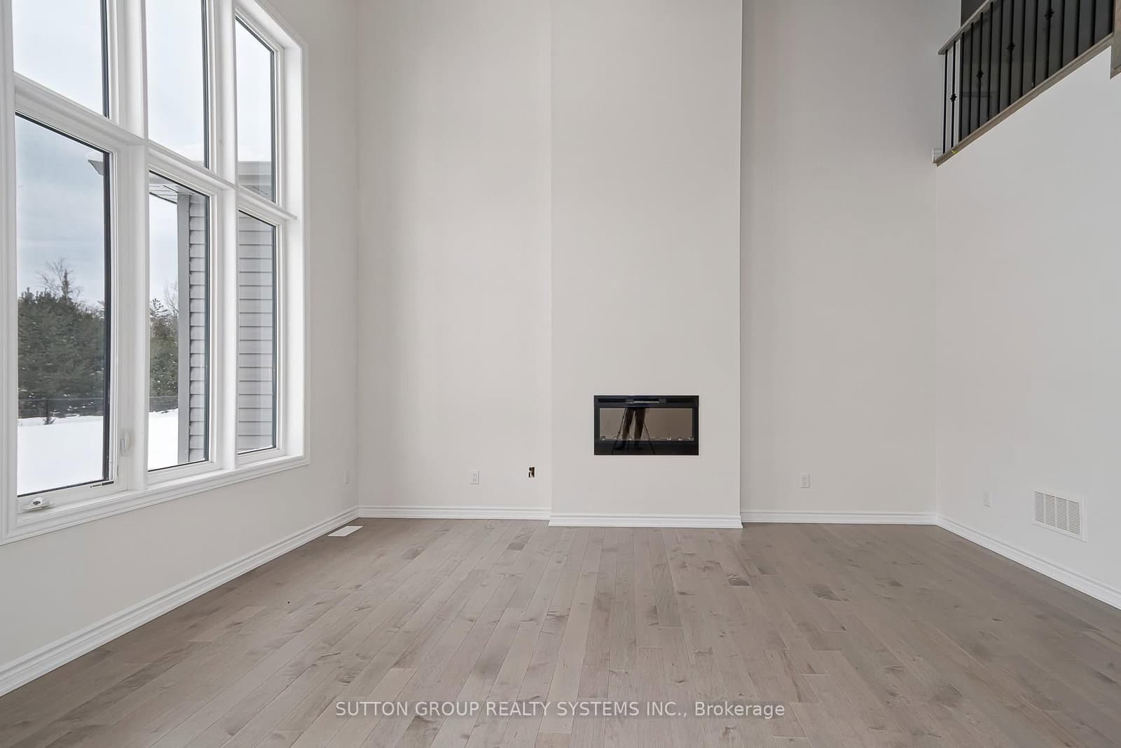 146 Roseanne Circle - Image 3