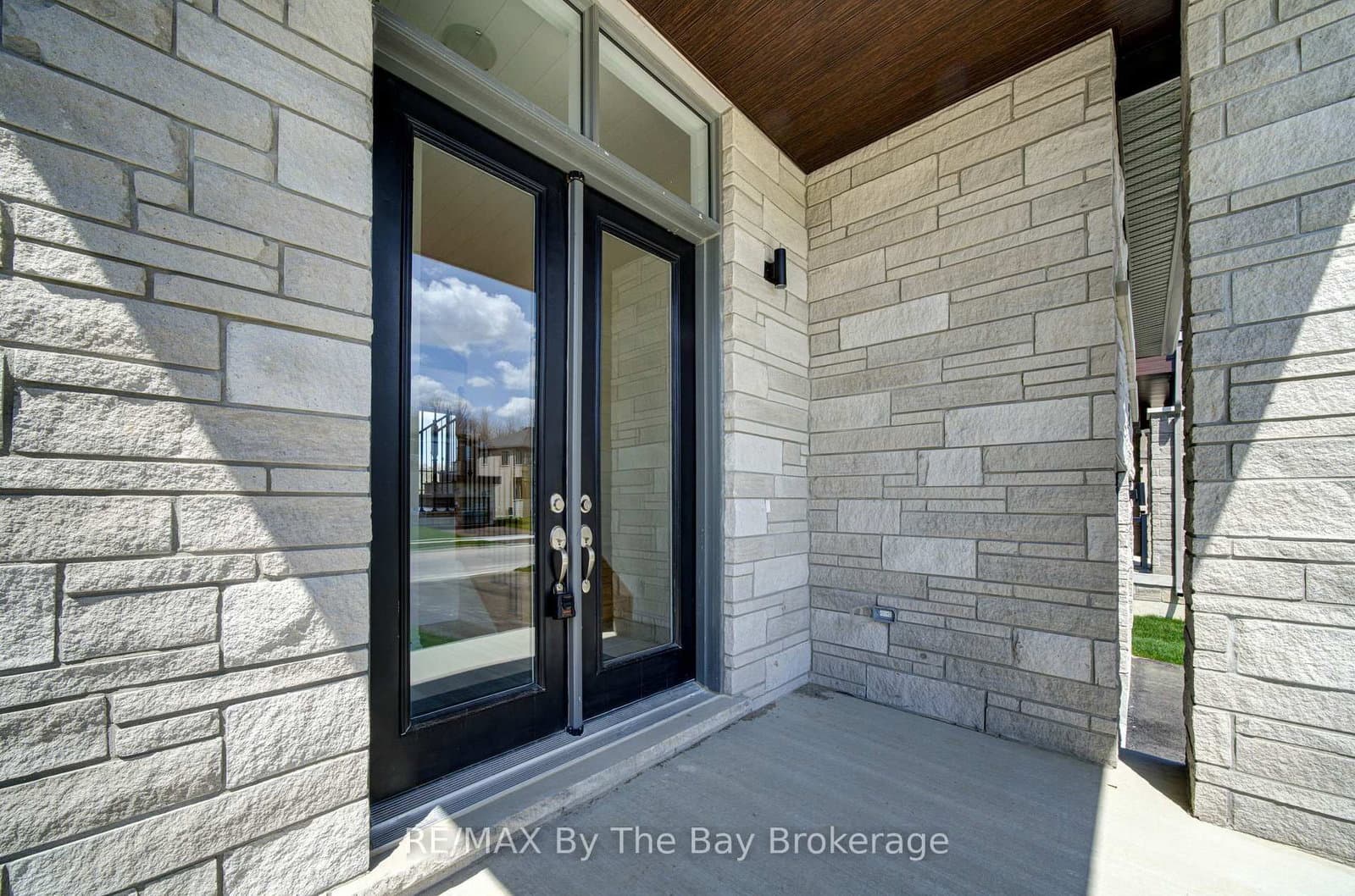 61 Rosanne Circle - Image 2