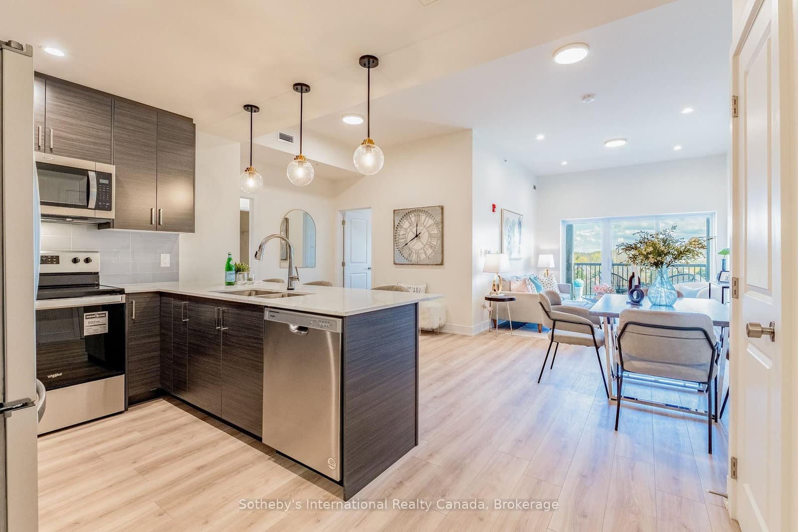#417 - 121 Mary Street