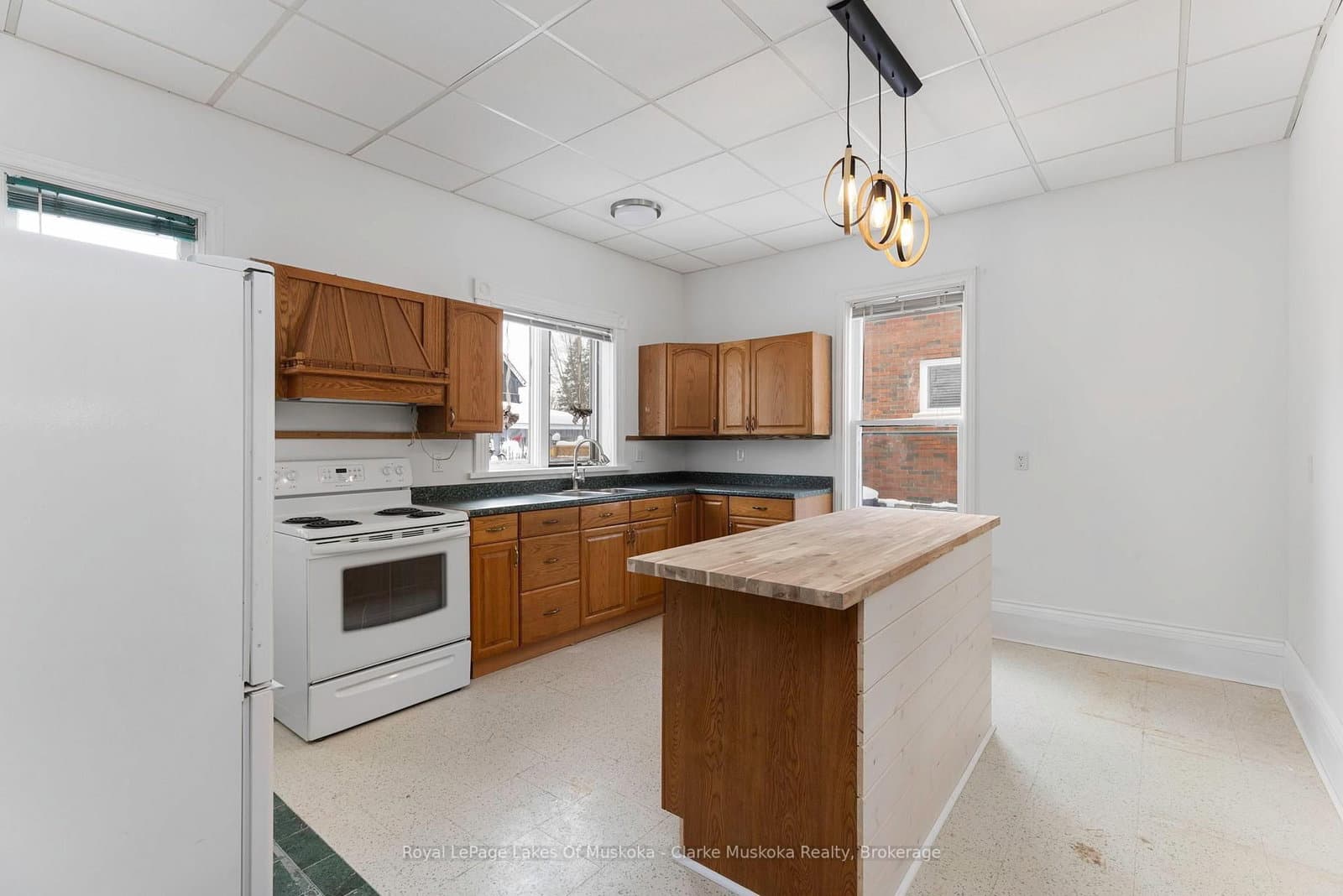 1 Sturgeon Bay Road - Image 3